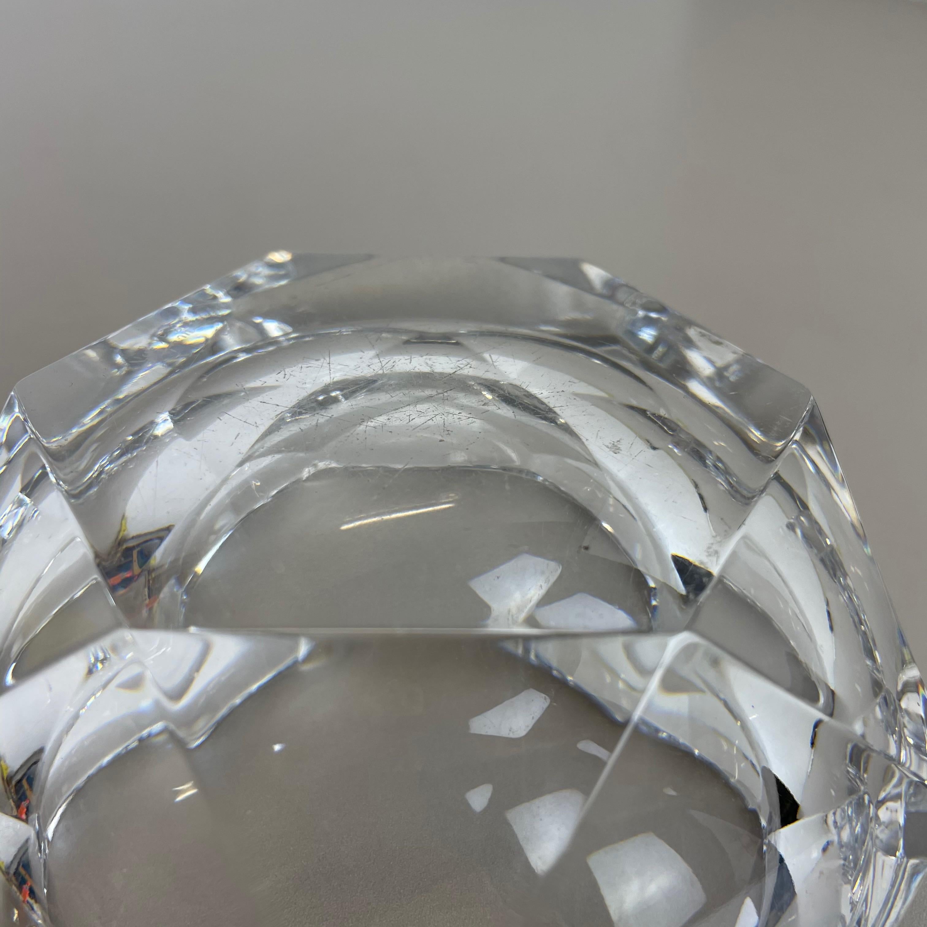 Cendrier en verre diamanté de 1, 4 kg du Val Saint Lambert, Belgique, 1970 en vente 2