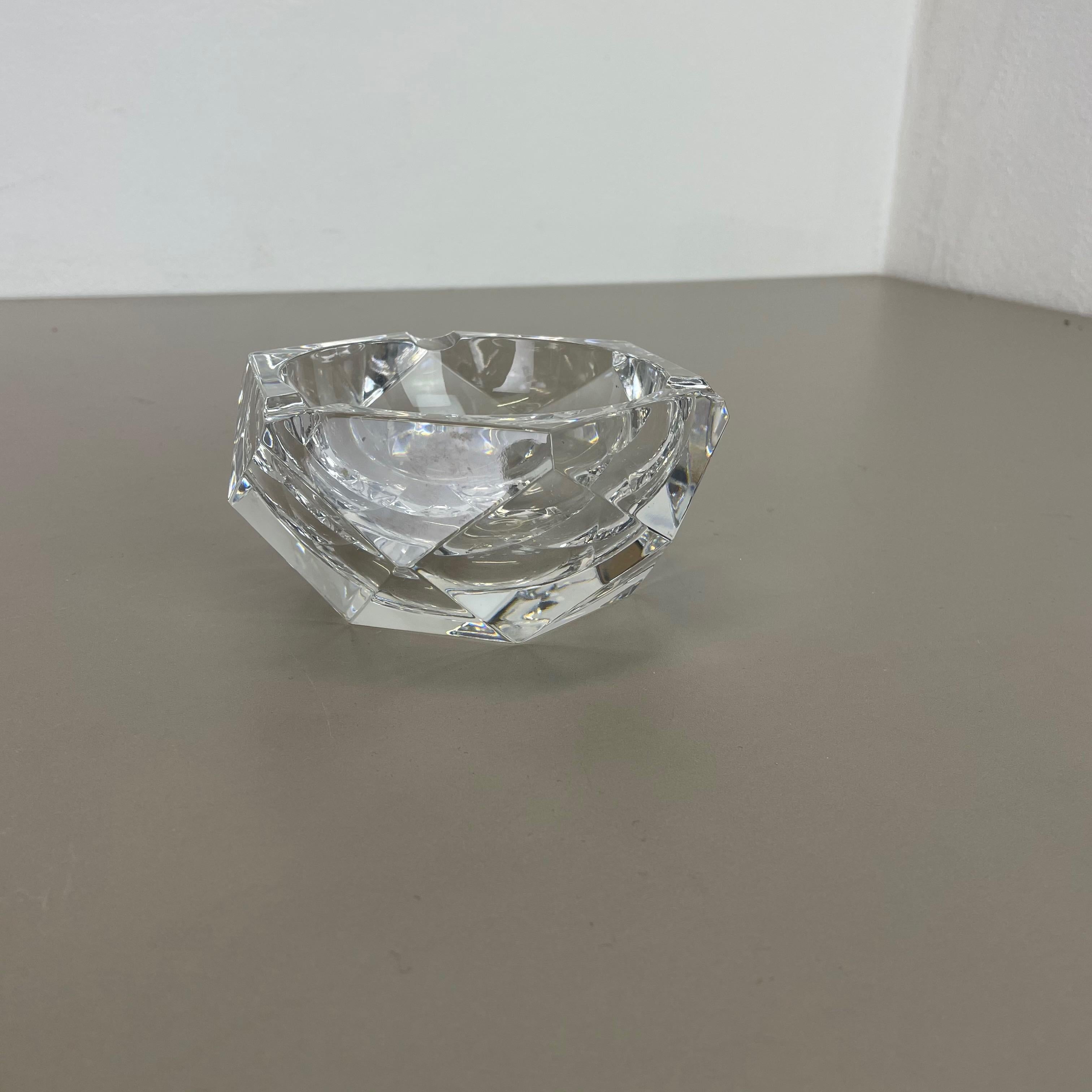 Mid-Century Modern Cendrier en verre diamanté de 1, 4 kg du Val Saint Lambert, Belgique, 1970 en vente