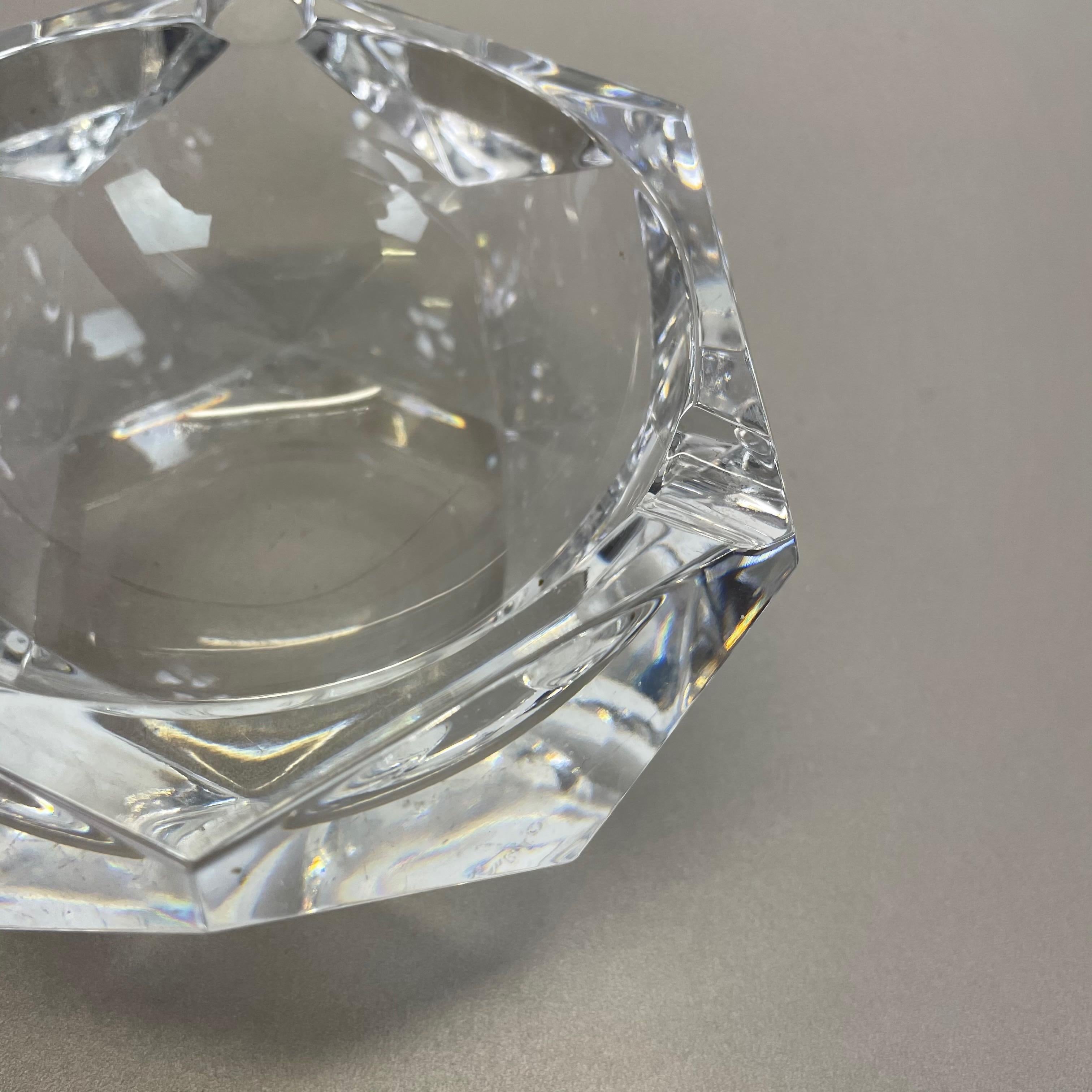 Belge Cendrier en verre diamanté de 1, 4 kg du Val Saint Lambert, Belgique, 1970 en vente