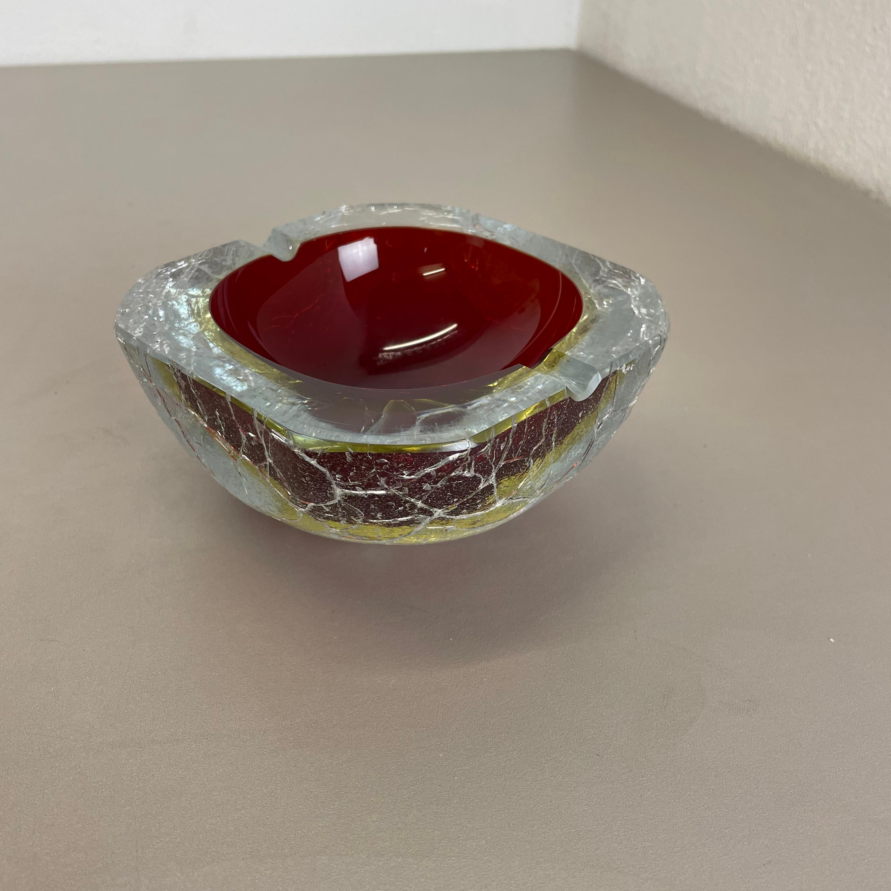 Article:

murano glass bowl, ashtray element.


Origin:

Murano, Italy.


Decade:

1970s.



This original vintage glass bowl element, ash tray was produced in the 1970s in Murano, Italy. It is made in a special Murano technique that gives the glass