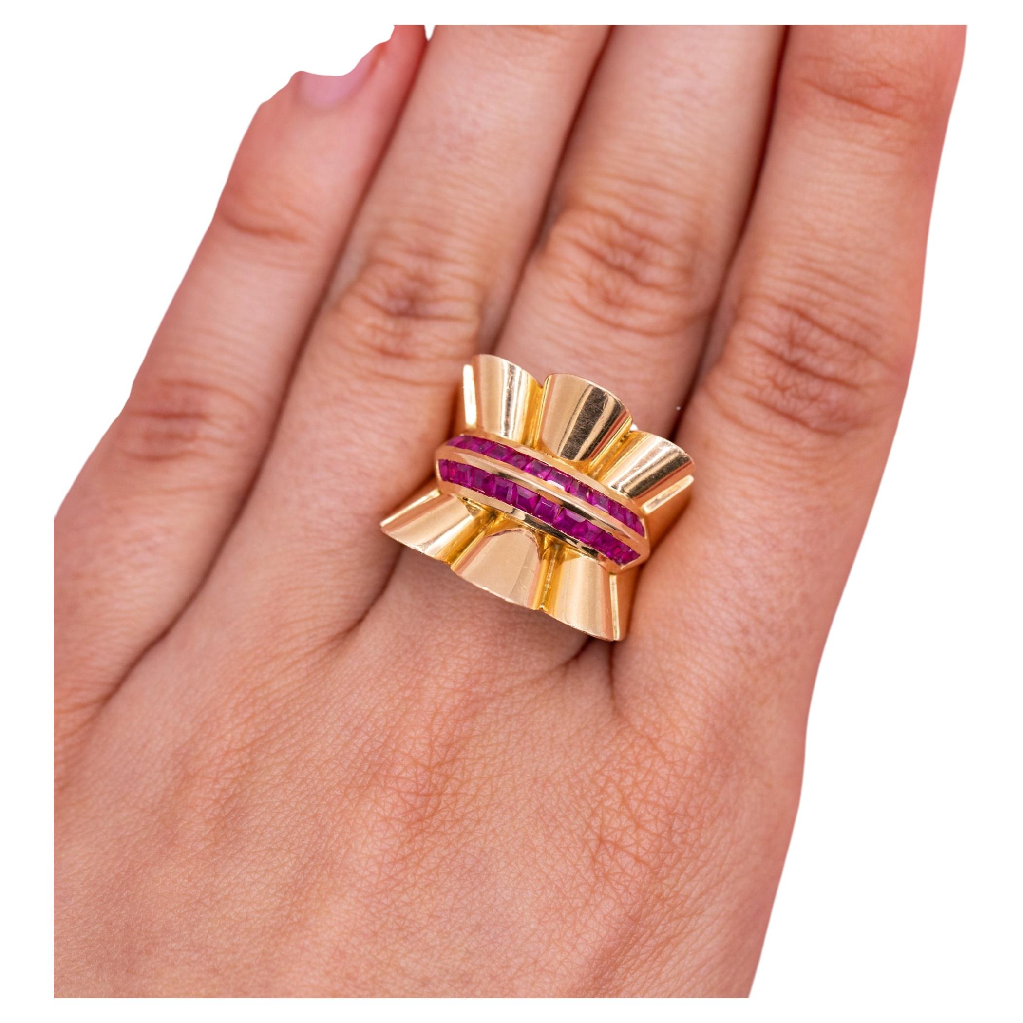 Heavy 18 karat champagne gold tank ring - ruby carré ring - estate bulky ring