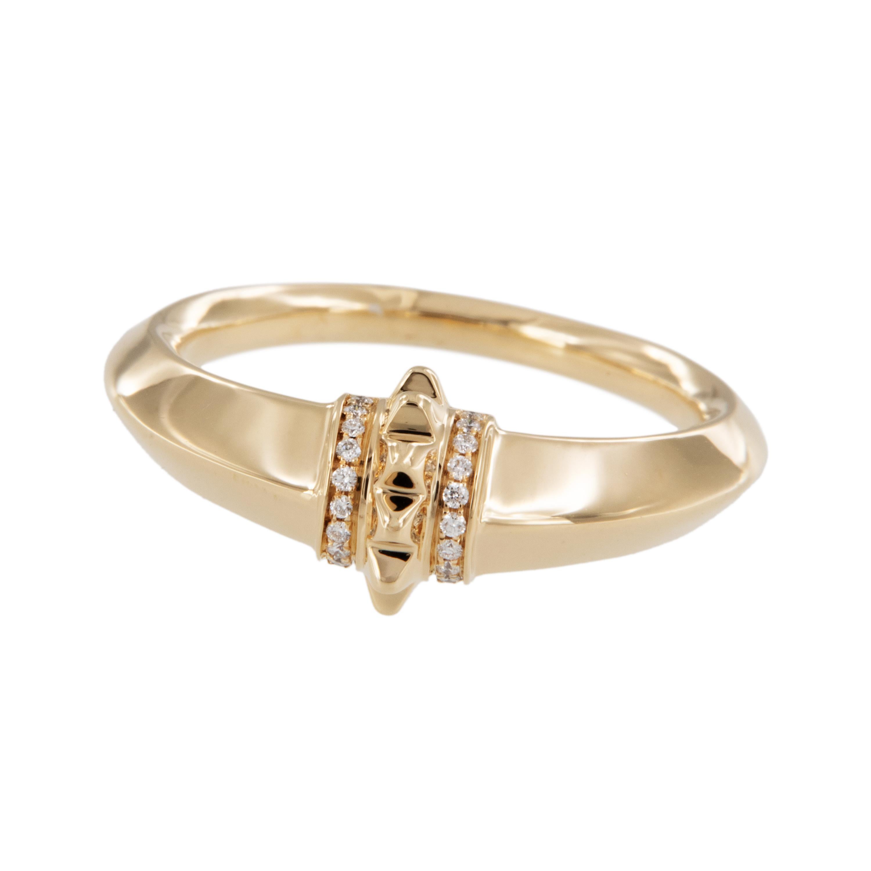 Fondée en 1930 au Royaume de Bahreïn, Al Zain est animée par une vision audacieuse qui consiste à présenter le riche patrimoine arabe à travers des formes d'art contemporaines. Avec deux ateliers ultramodernes à Bahreïn, les artisans hautement