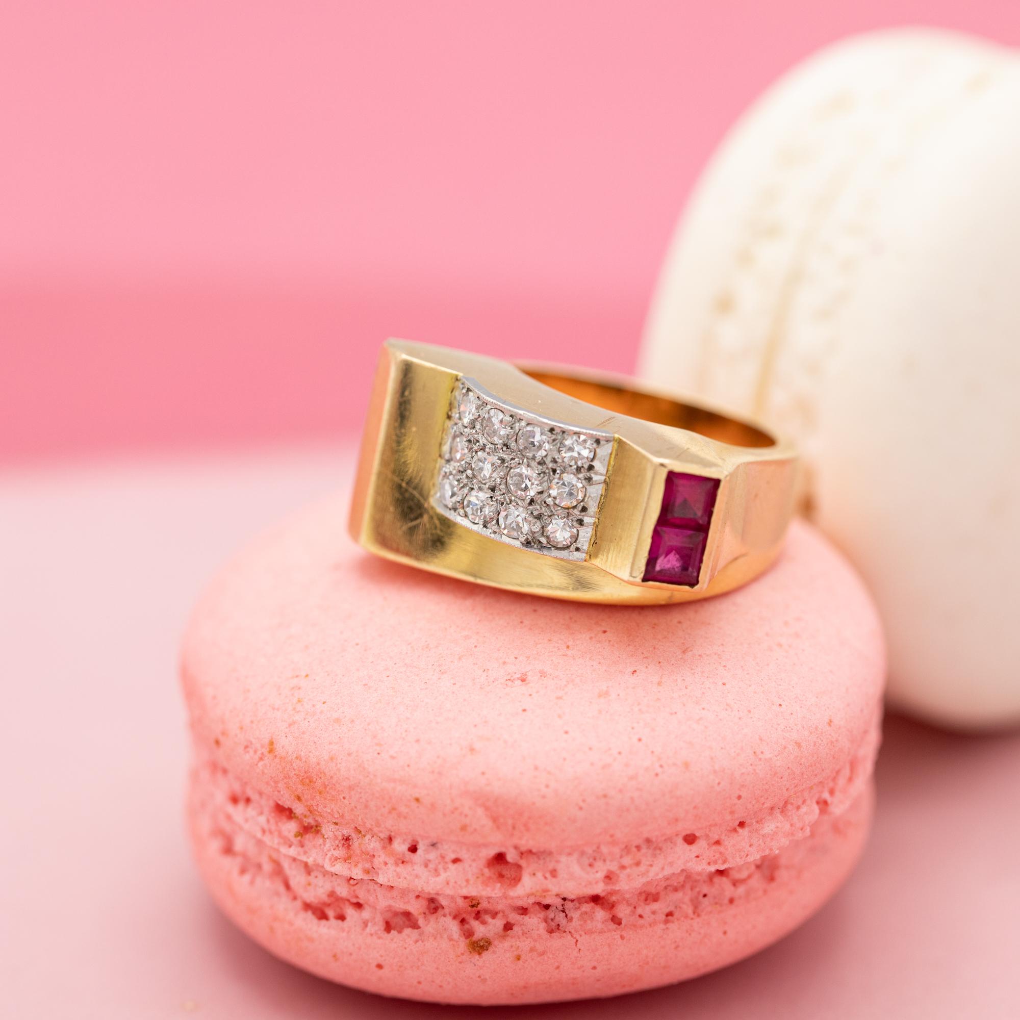 Femenino o masculino Anillo tanque pesado de oro amarillo de 18 quilates - rubí talla carré - Anillo voluminoso retro patrimonial