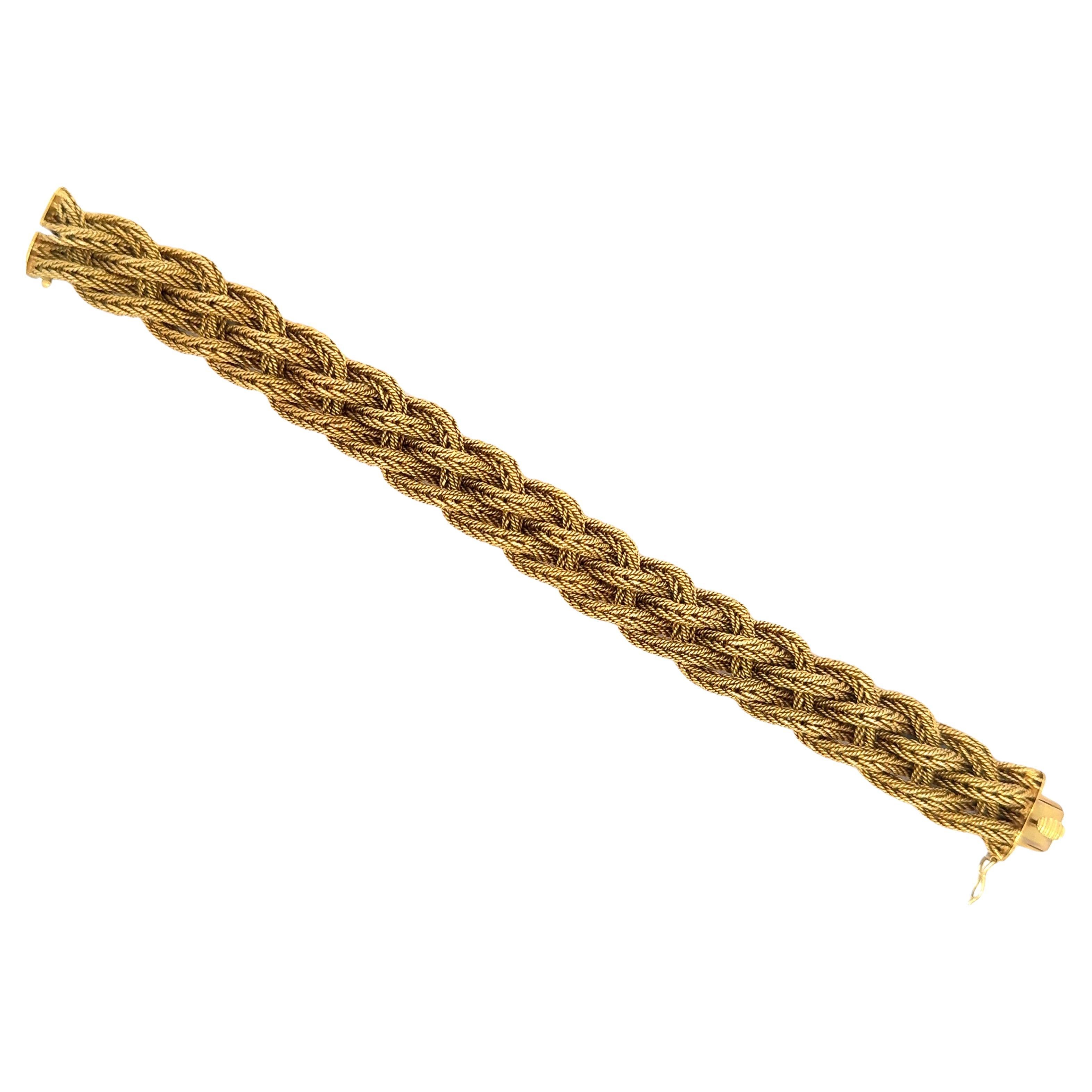 18 Karat yellow gold bracelet featuring a woven braided motif weighing 77.7 grams.
Nice and heavy!


