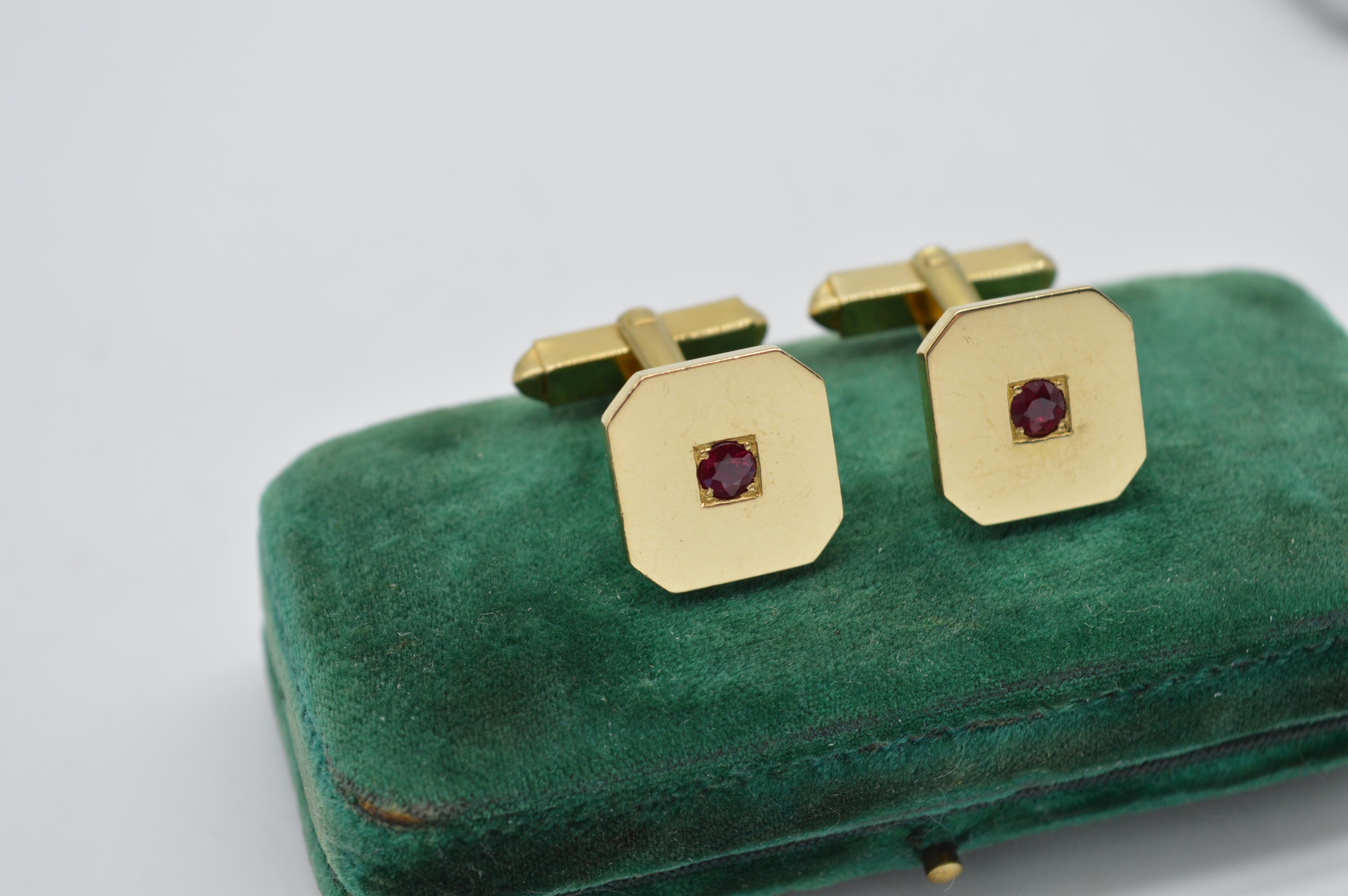 Heavy 18ct Gold Cufflinks Polished square inset with Rich Red Rubies 0.5tcw In Good Condition In Benfleet, GB