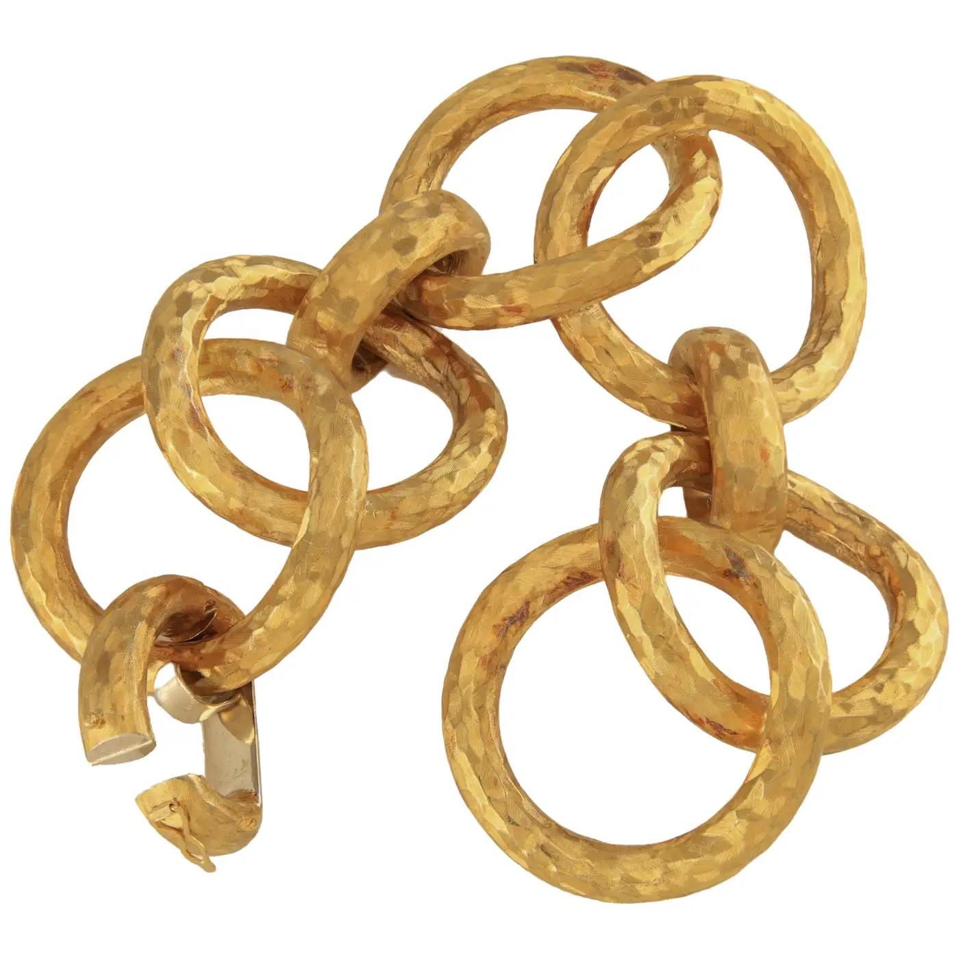 Moderniste Heavy 18K Circa 1970's Yellow Gold Modernist Jumbo Link Bracelet Satin Florentine en vente