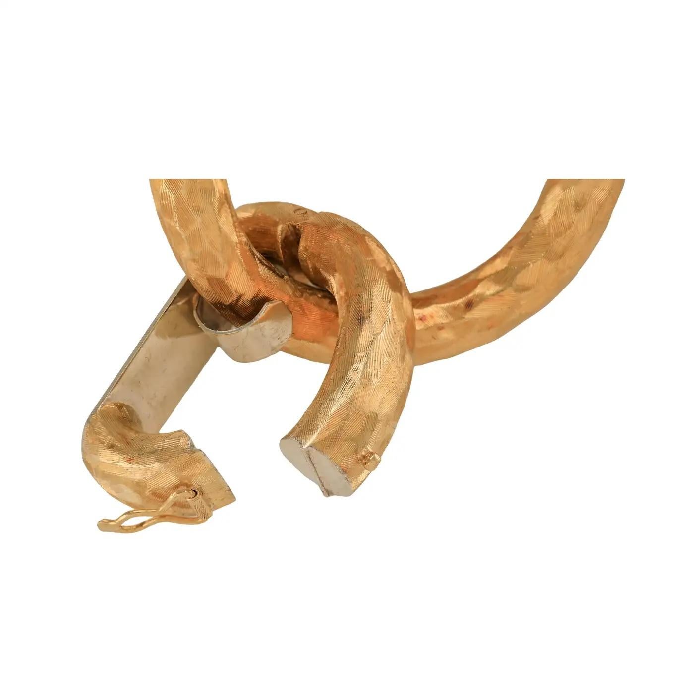 Heavy 18K Circa 1970's Yellow Gold Modernist Jumbo Link Bracelet Satin Florentine en vente 1