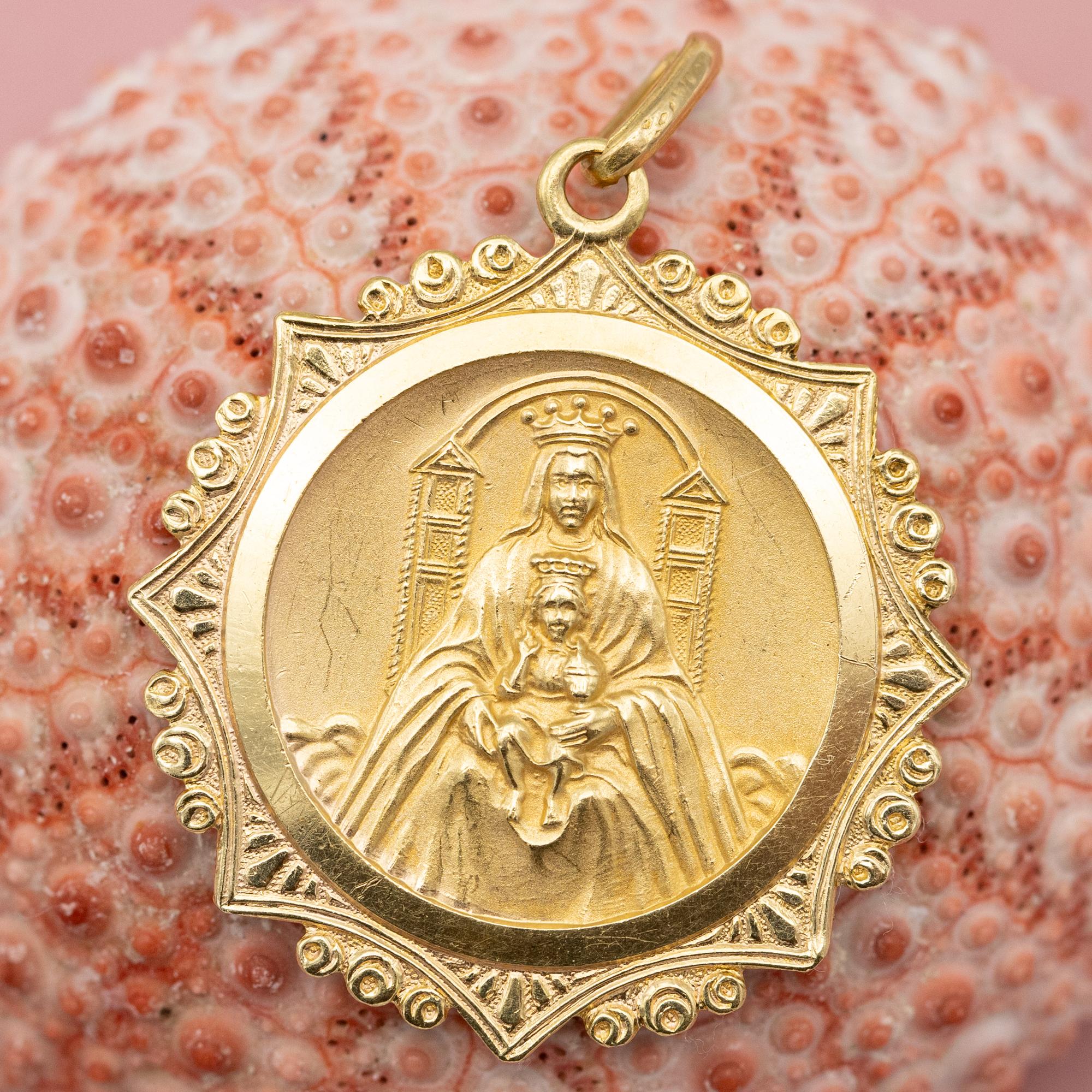 Heavy 18k solid gold Catholic - Unique Virgin Mary pendant - Madonna and child 1
