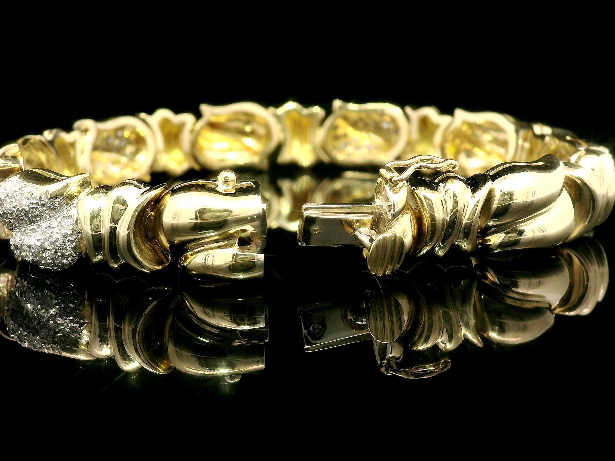 Brilliant Cut Heavy 18k Yellow Gold 1.5ctw Diamond Fancy Puffed Teardrop Link Bracelet For Sale