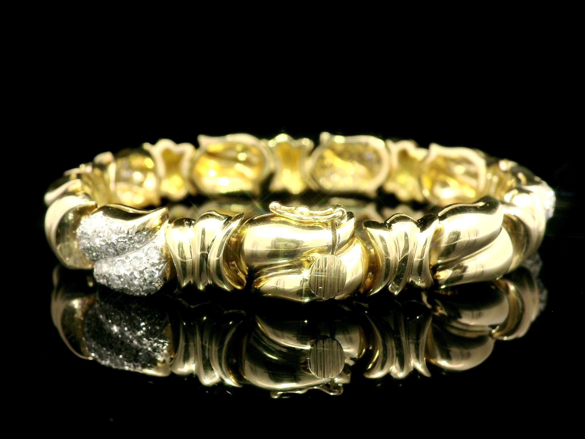 Women's Heavy 18k Yellow Gold 1.5ctw Diamond Fancy Puffed Teardrop Link Bracelet For Sale