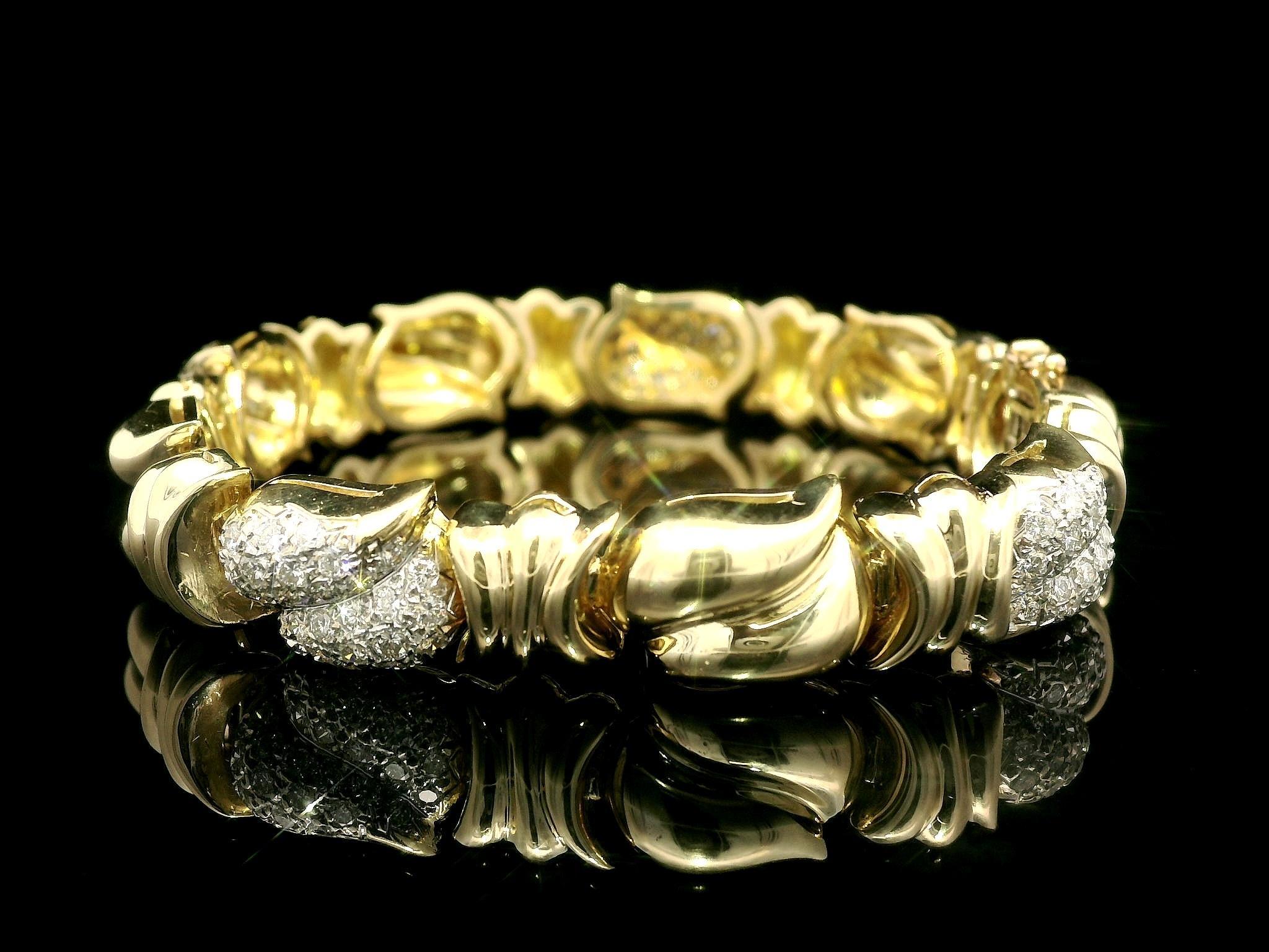 Heavy 18k Yellow Gold 1.5ctw Diamond Fancy Puffed Teardrop Link Bracelet For Sale 1