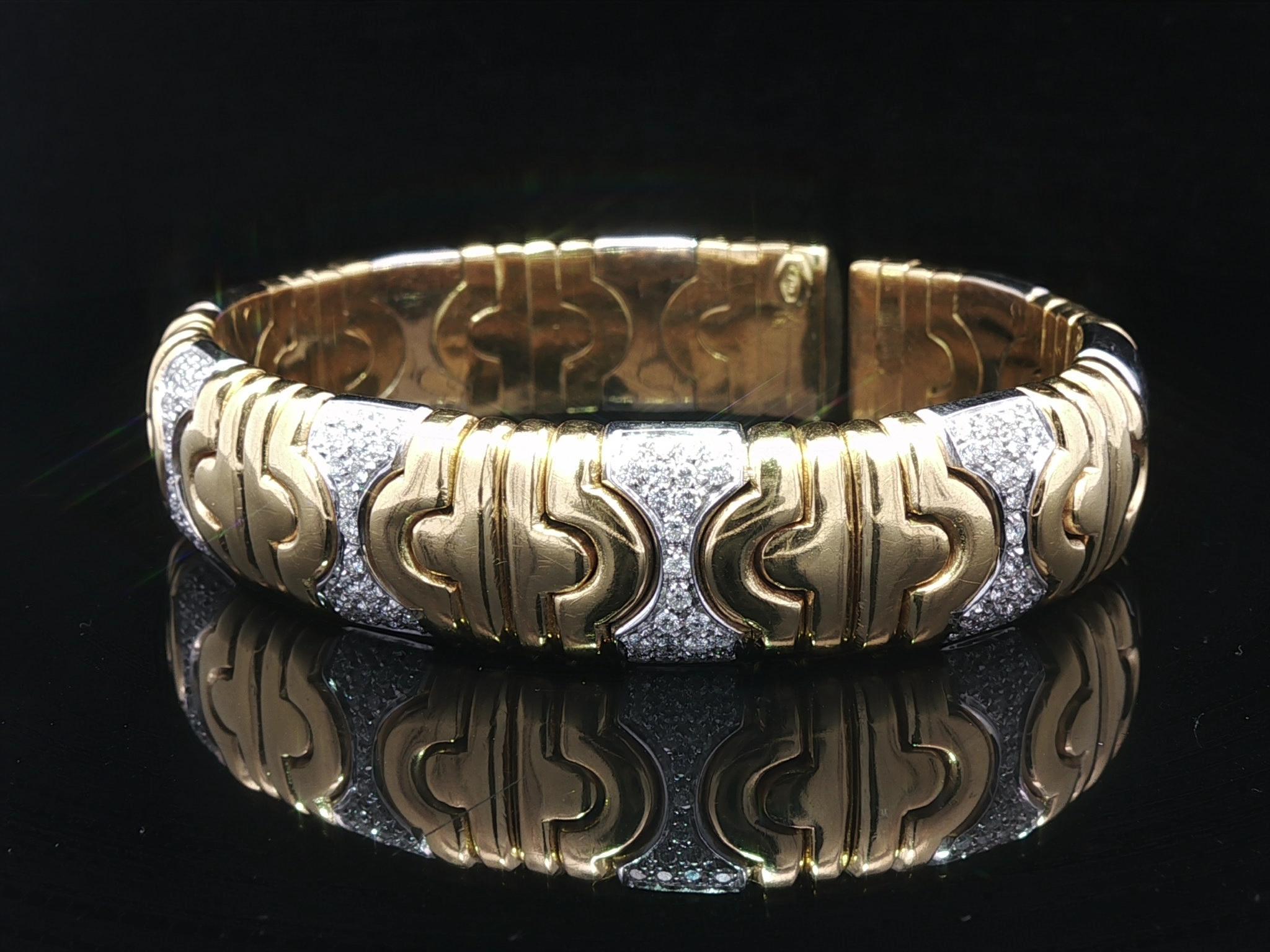 Bracciale flessibile pesante in oro giallo e bianco 18k con diamante da 1 carato a 5 sezioni in vendita 5