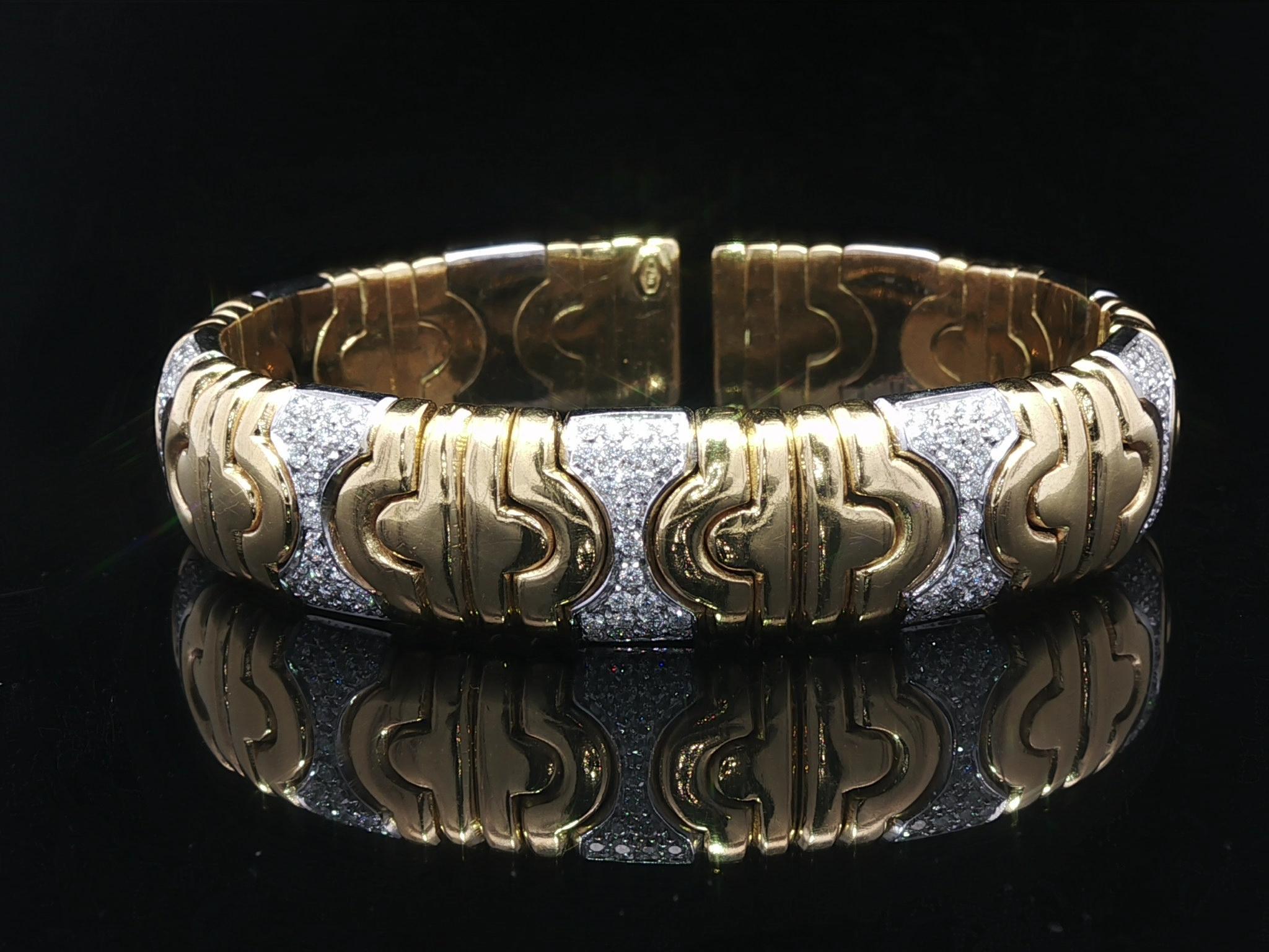 Bracciale flessibile pesante in oro giallo e bianco 18k con diamante da 1 carato a 5 sezioni in vendita 1