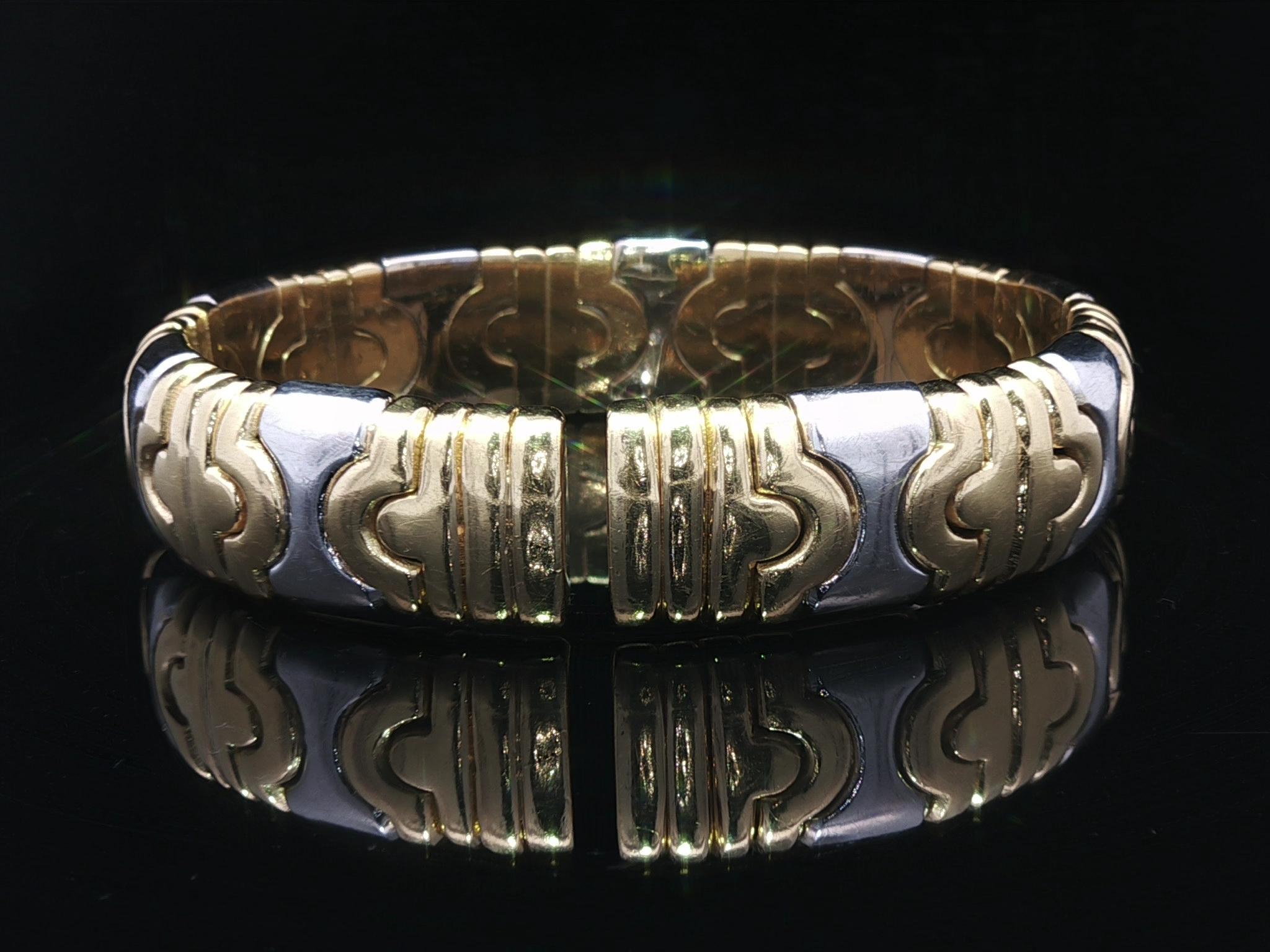 Bracciale flessibile pesante in oro giallo e bianco 18k con diamante da 1 carato a 5 sezioni in vendita 3