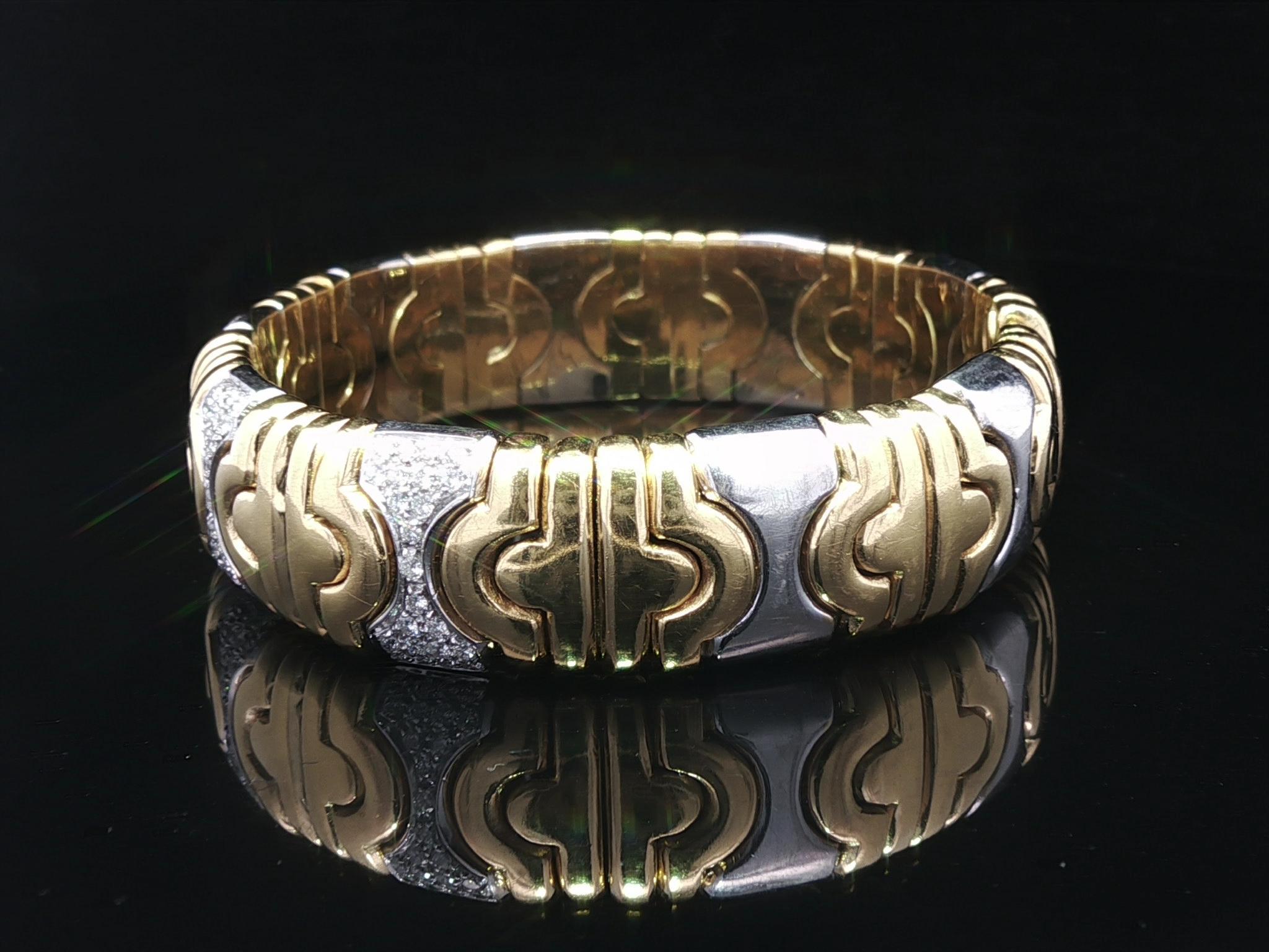 Bracciale flessibile pesante in oro giallo e bianco 18k con diamante da 1 carato a 5 sezioni in vendita 4
