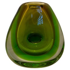 Vase en verre d'art bohème vert des années 1960, de Vladimir Mika pour Moser
