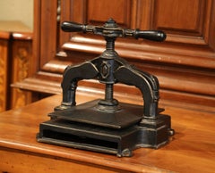 Presse à relier en fer forgé noir du 19ème siècle avec des accents dorés