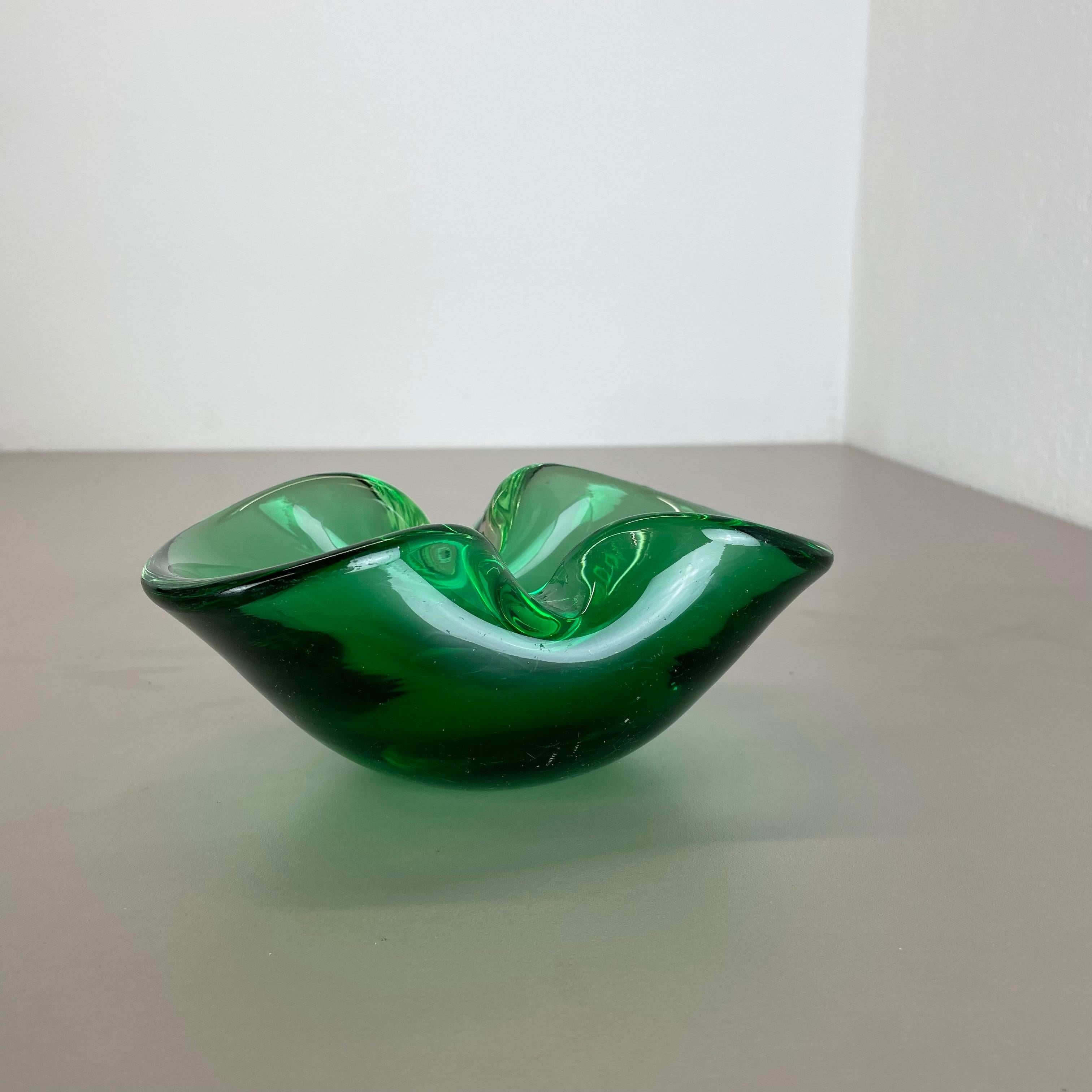 Article:

murano glass bowl, ashtray element.


Origin:

Murano, Italy.


Decade:

1970s.



This original vintage glass bowl element, ash tray was produced in the 1970s in Murano, Italy. It is made in Murano technique and has a