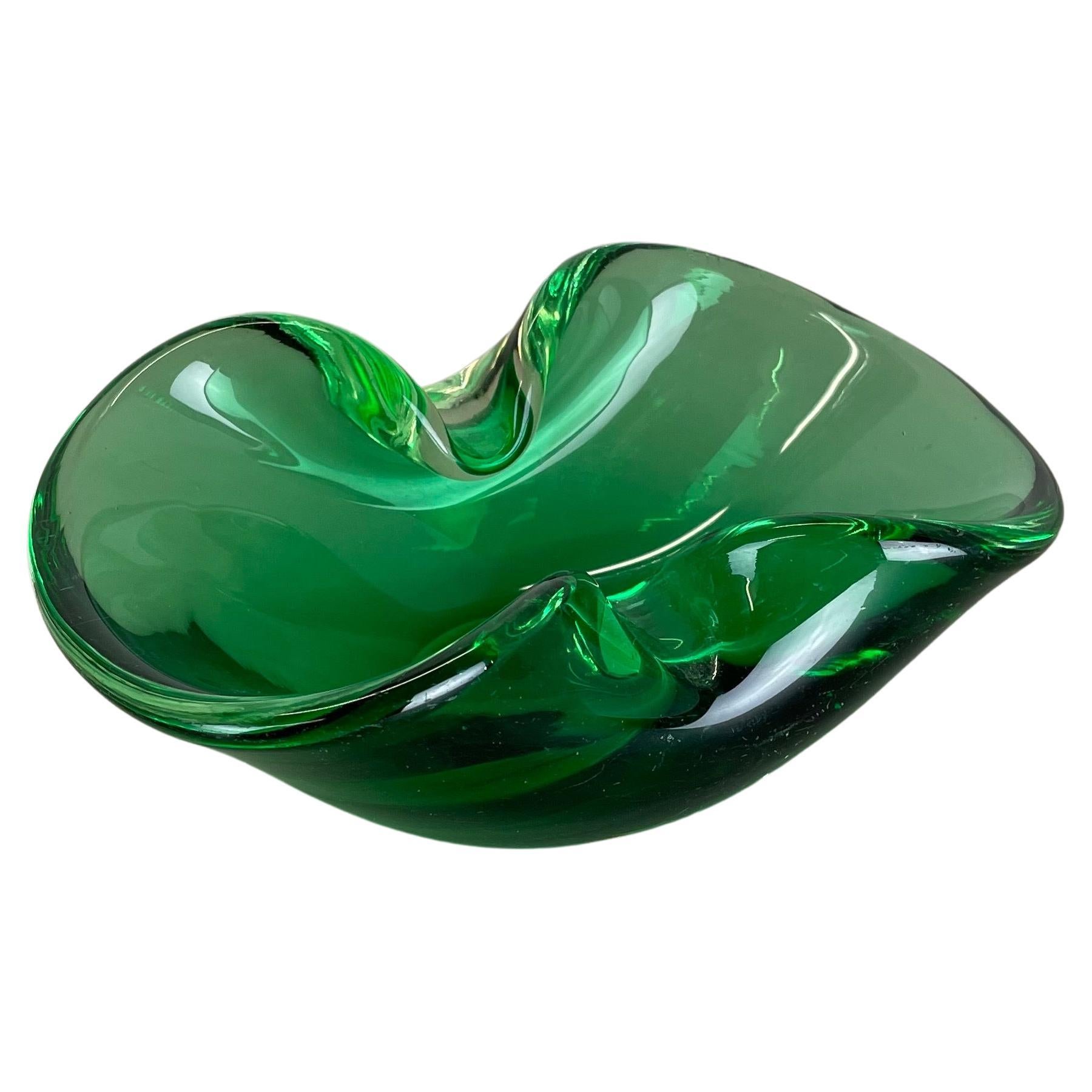 Heavy 1kg Murano Glass "Green" Bowl Element Shell Ashtray Murano, Italy, 1970s