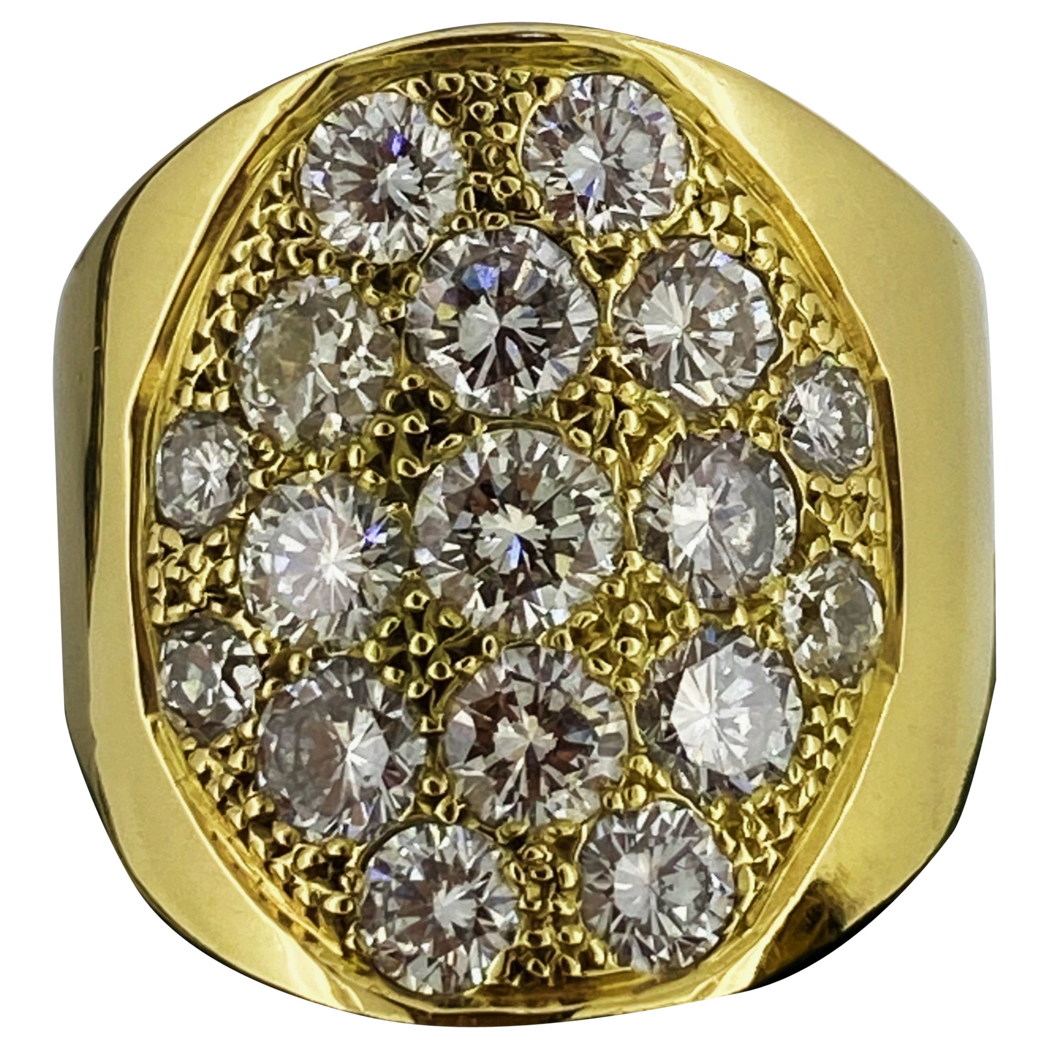 Heavy (20gr.) 3.00ct Diamond Pavé Cluster Unisex Ring in 18K Yellow Gold.