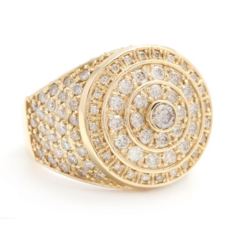 Bague pour homme en or jaune massif 14K, lourde de 5.00Ct de diamant naturel

Une pièce étonnante !

Poids total des diamants naturels de taille ronde : Environ 5.00 Carats (couleur G-H / Clarté SI1-SI2)

Le poids du diamant central est de : Environ