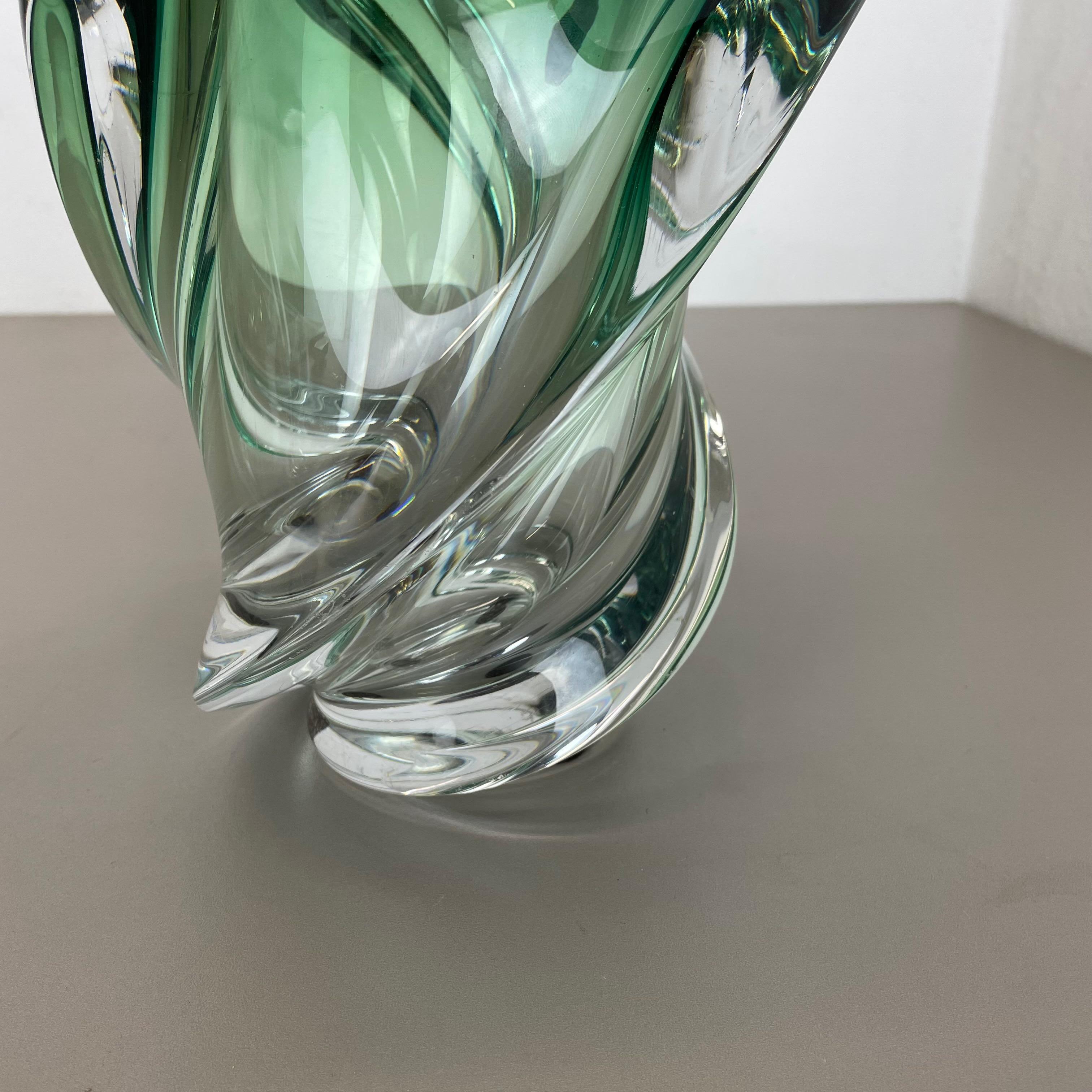 Vase en verre vague de 5,1 kg par Val Saint Lambert, Belgique 1960 en vente 4