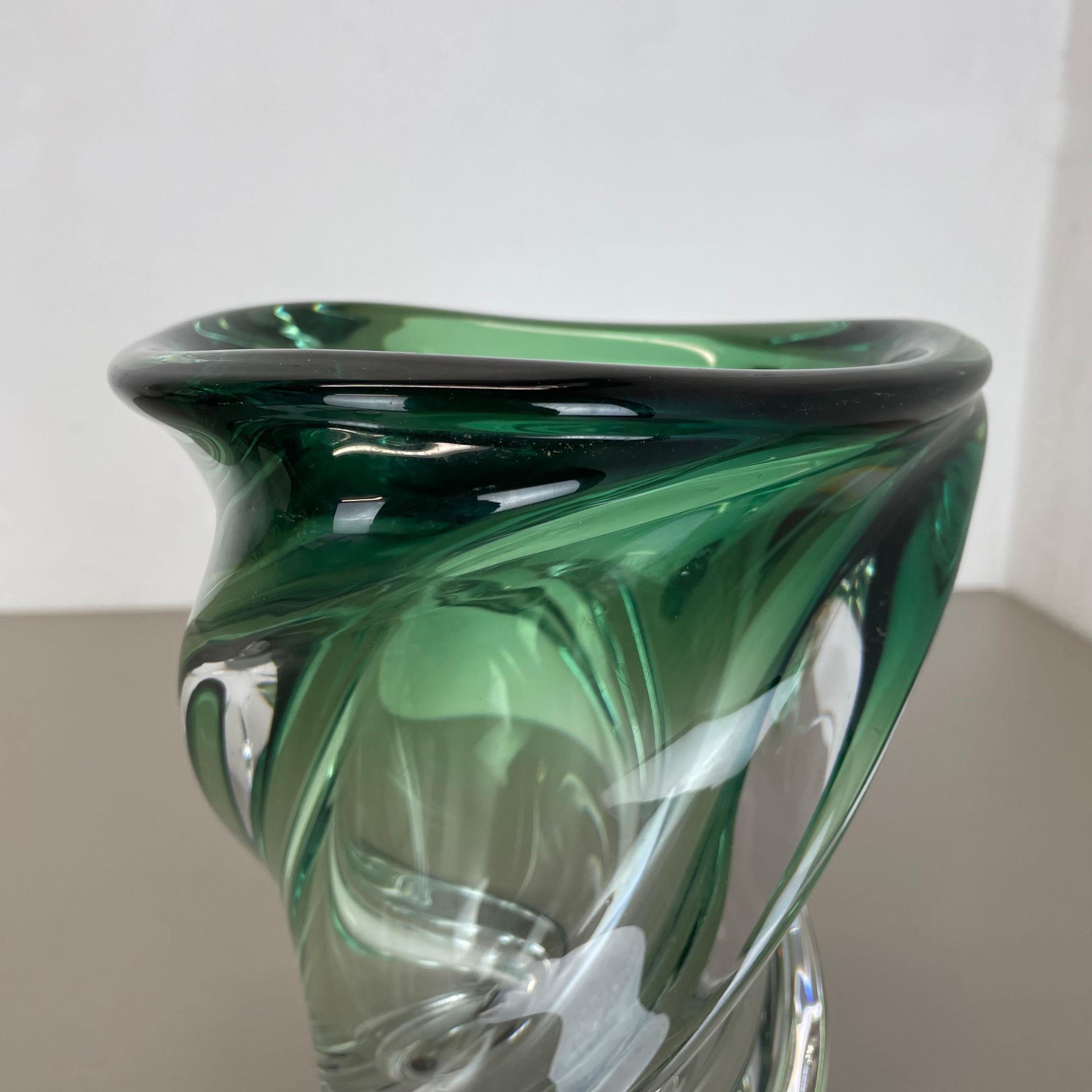 Vase en verre vague de 5,1 kg par Val Saint Lambert, Belgique 1960 en vente 5