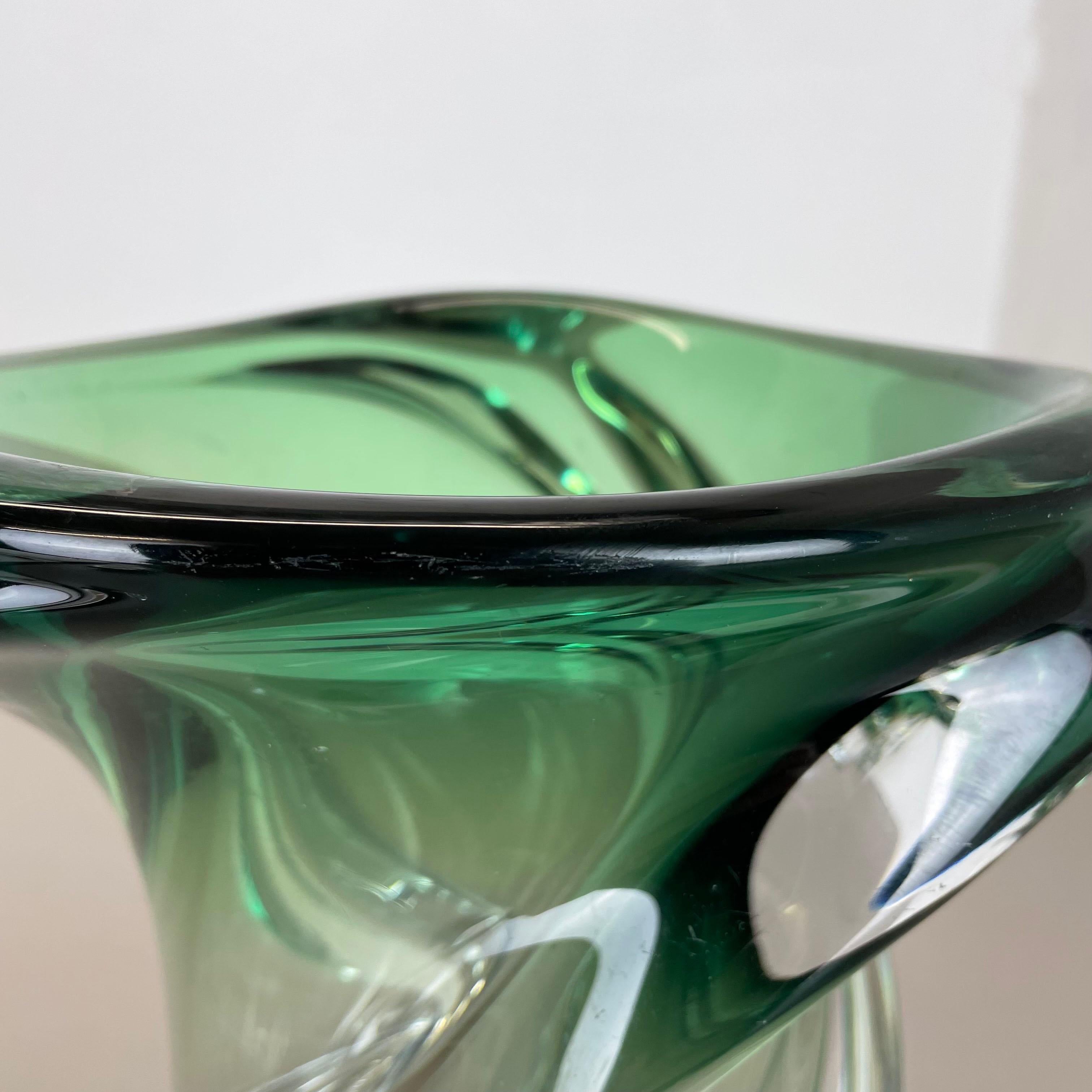 Vase en verre vague de 5,1 kg par Val Saint Lambert, Belgique 1960 en vente 6