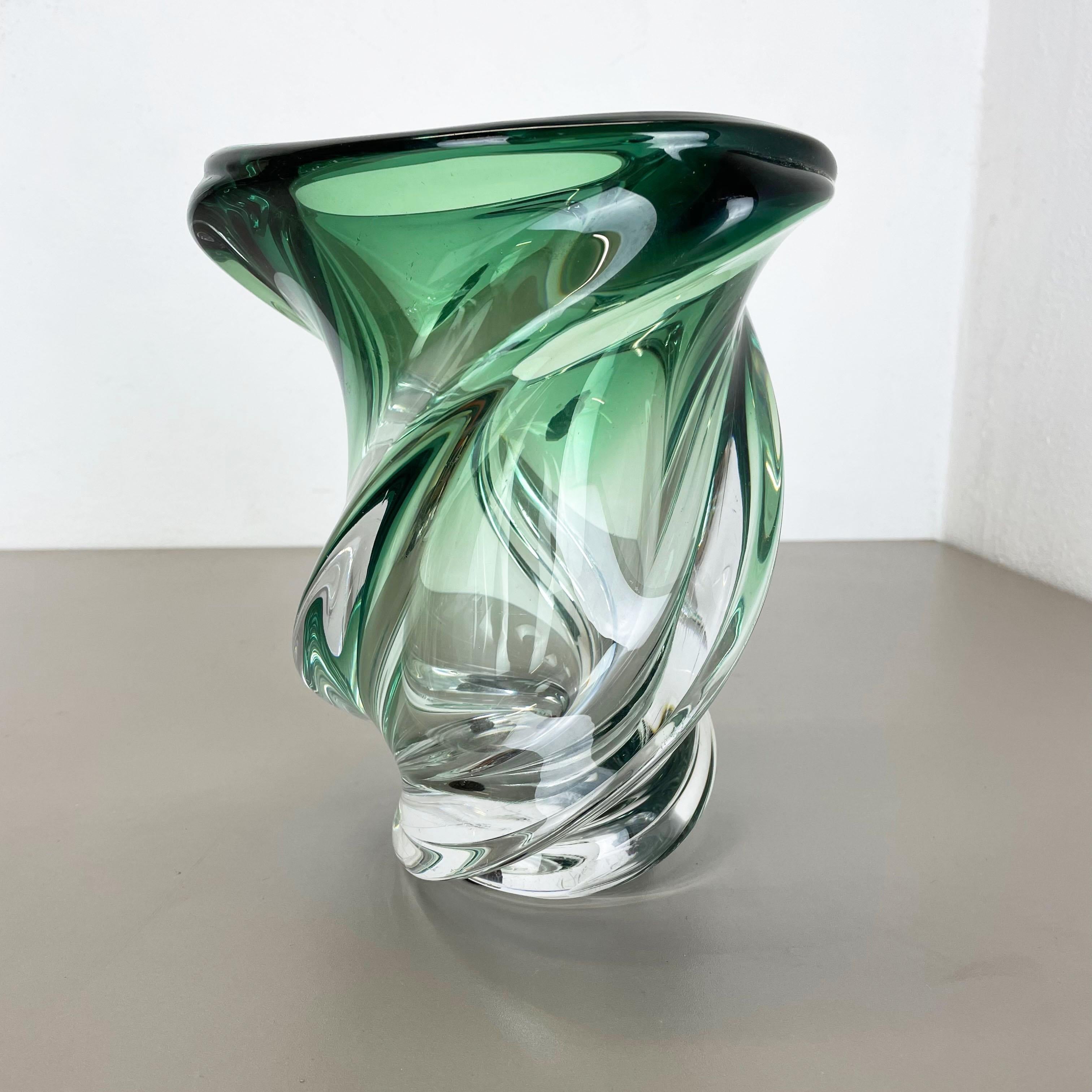 20ième siècle Vase en verre vague de 5,1 kg par Val Saint Lambert, Belgique 1960 en vente