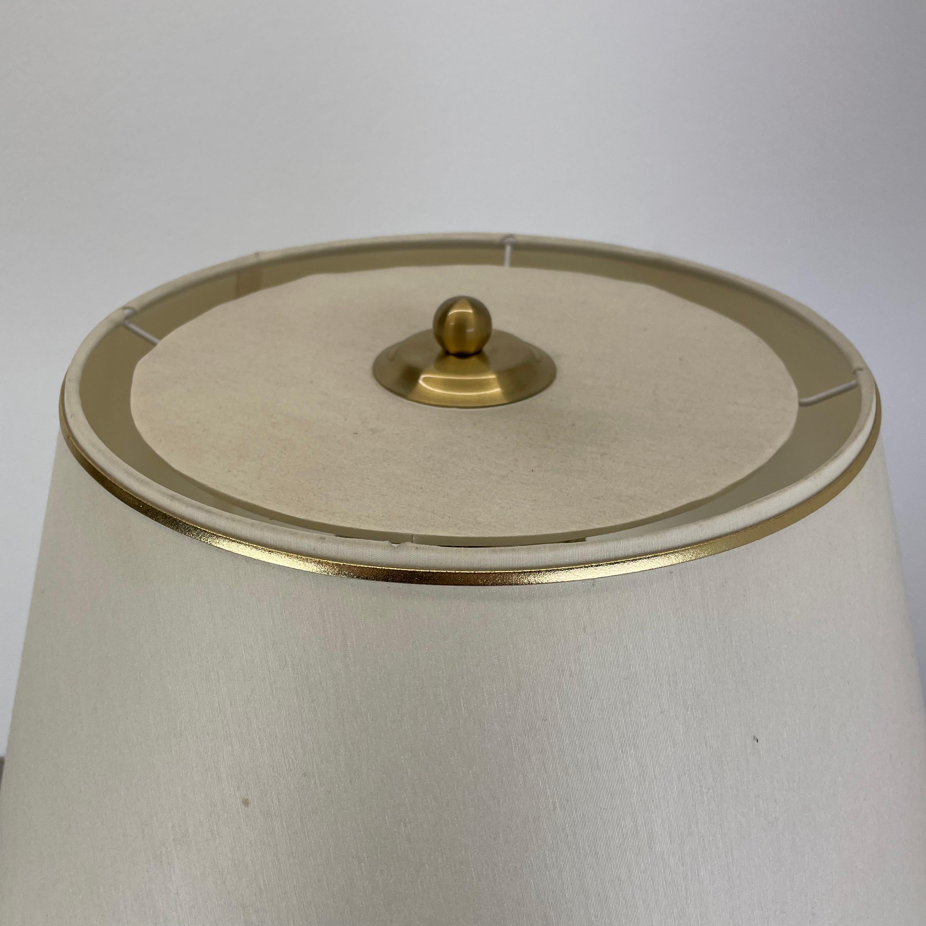 heavy 71cm Hollywood Regency Style Brass and Acryl Table Light, Italy 1970s For Sale 7