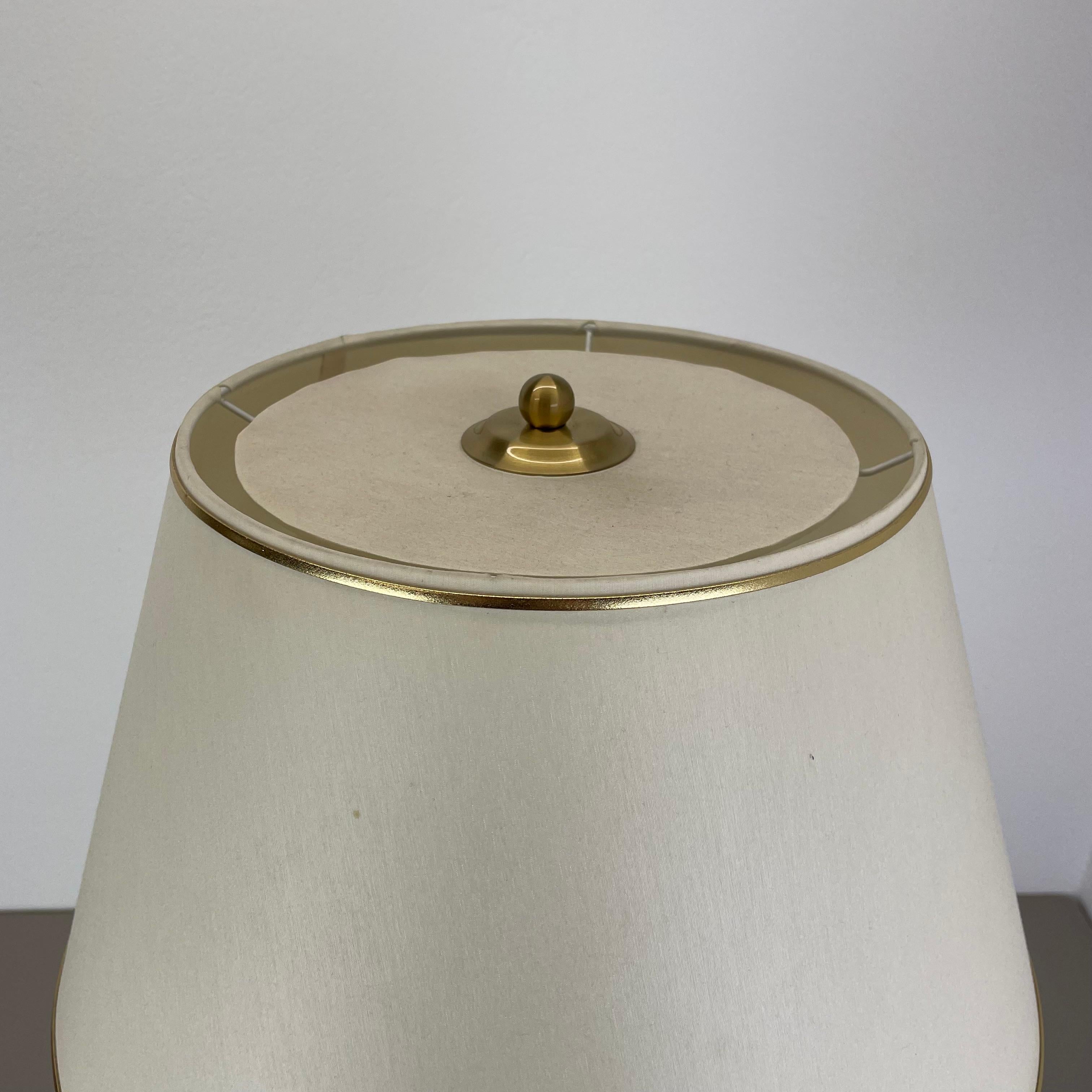 heavy 71cm Hollywood Regency Style Brass and Acryl Table Light, Italy 1970s For Sale 8