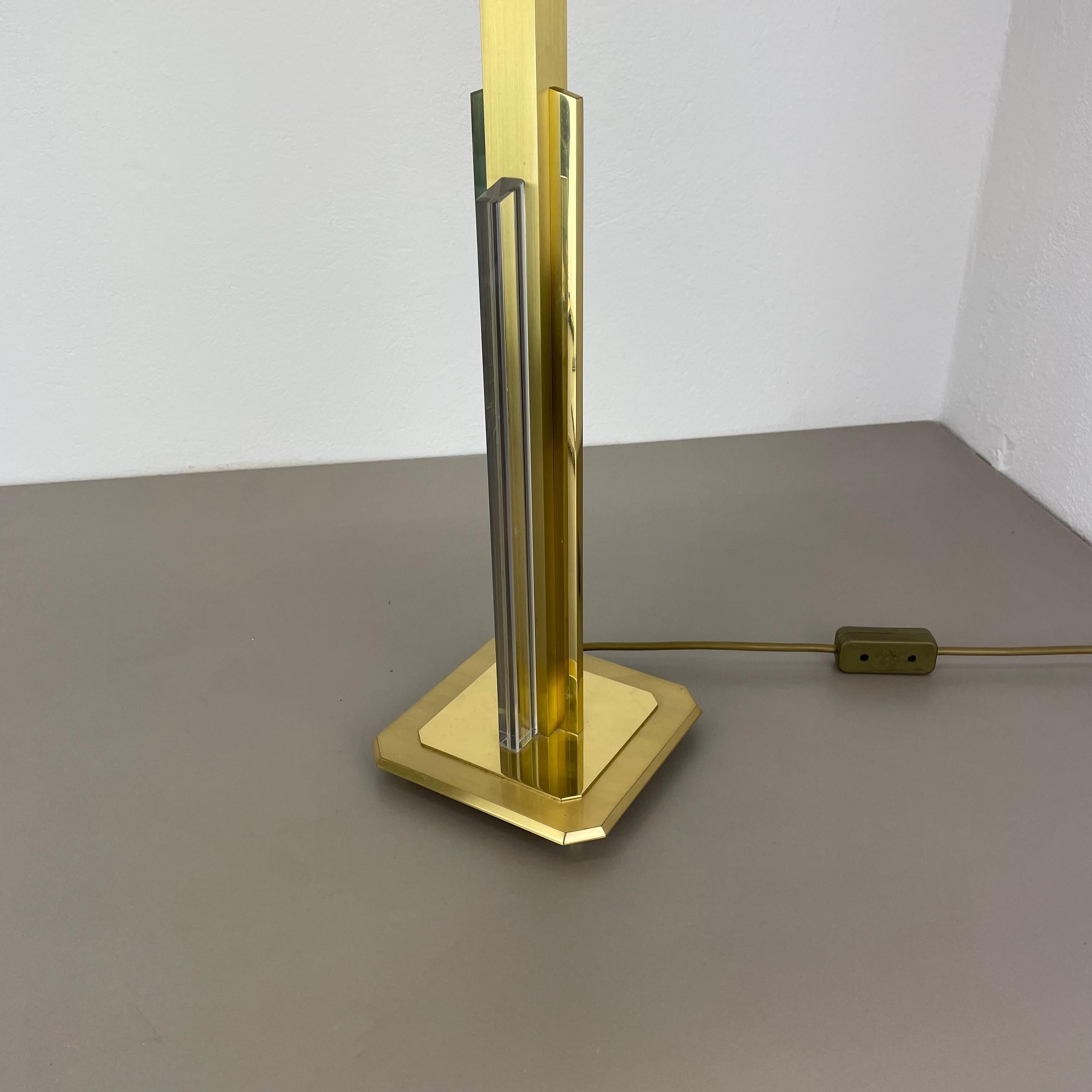 heavy 71cm Hollywood Regency Style Brass and Acryl Table Light, Italy 1970s For Sale 13