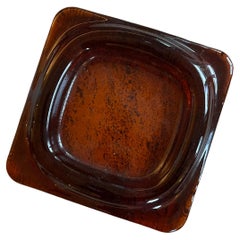 Pochette à vide en verre moulé de couleur ambre c.C. 1970