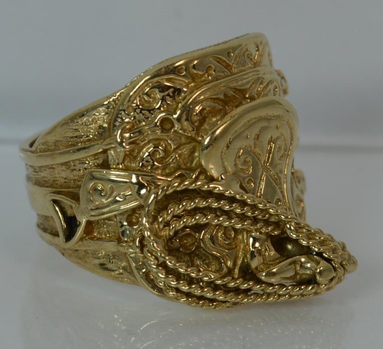 Heavy and Large Men’s 9 Carat Gold Saddle Ring For Sale at 1stdibs
