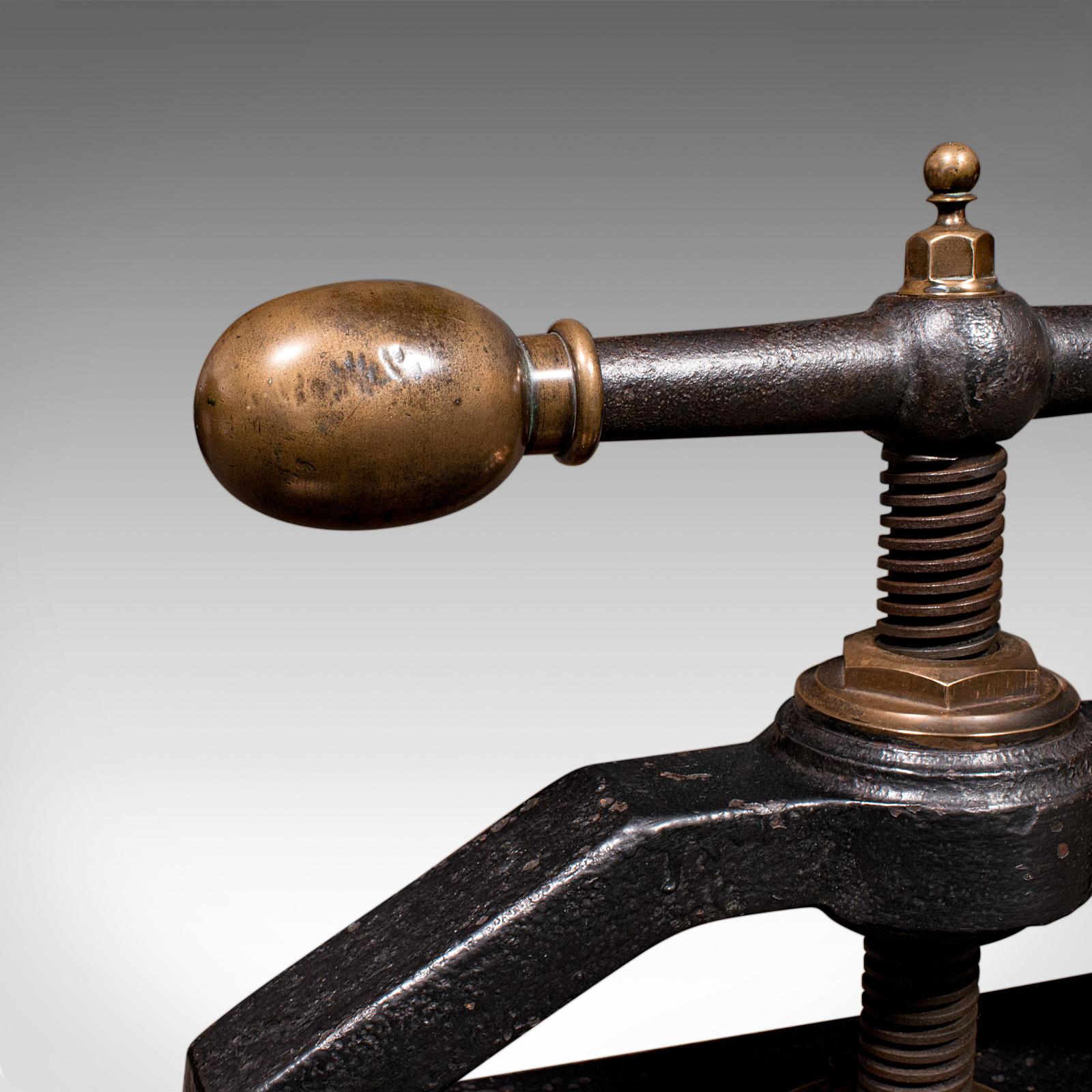 Prensa de Libros Pesada Antigua, Hierro Fundido Inglés, Bronce, Encuadernadora Industrial, Georgiana en venta 4