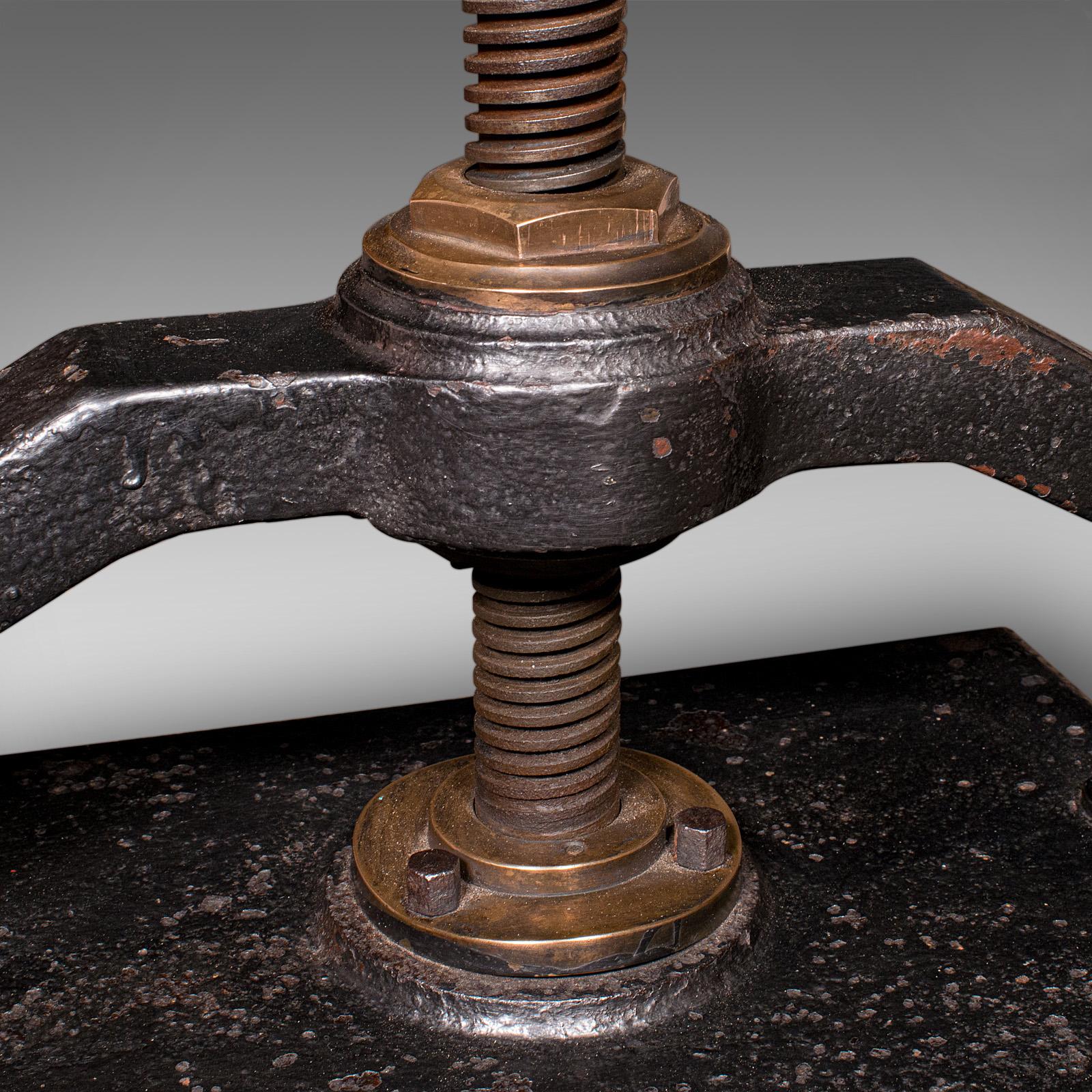 Prensa de Libros Pesada Antigua, Hierro Fundido Inglés, Bronce, Encuadernadora Industrial, Georgiana en venta 5