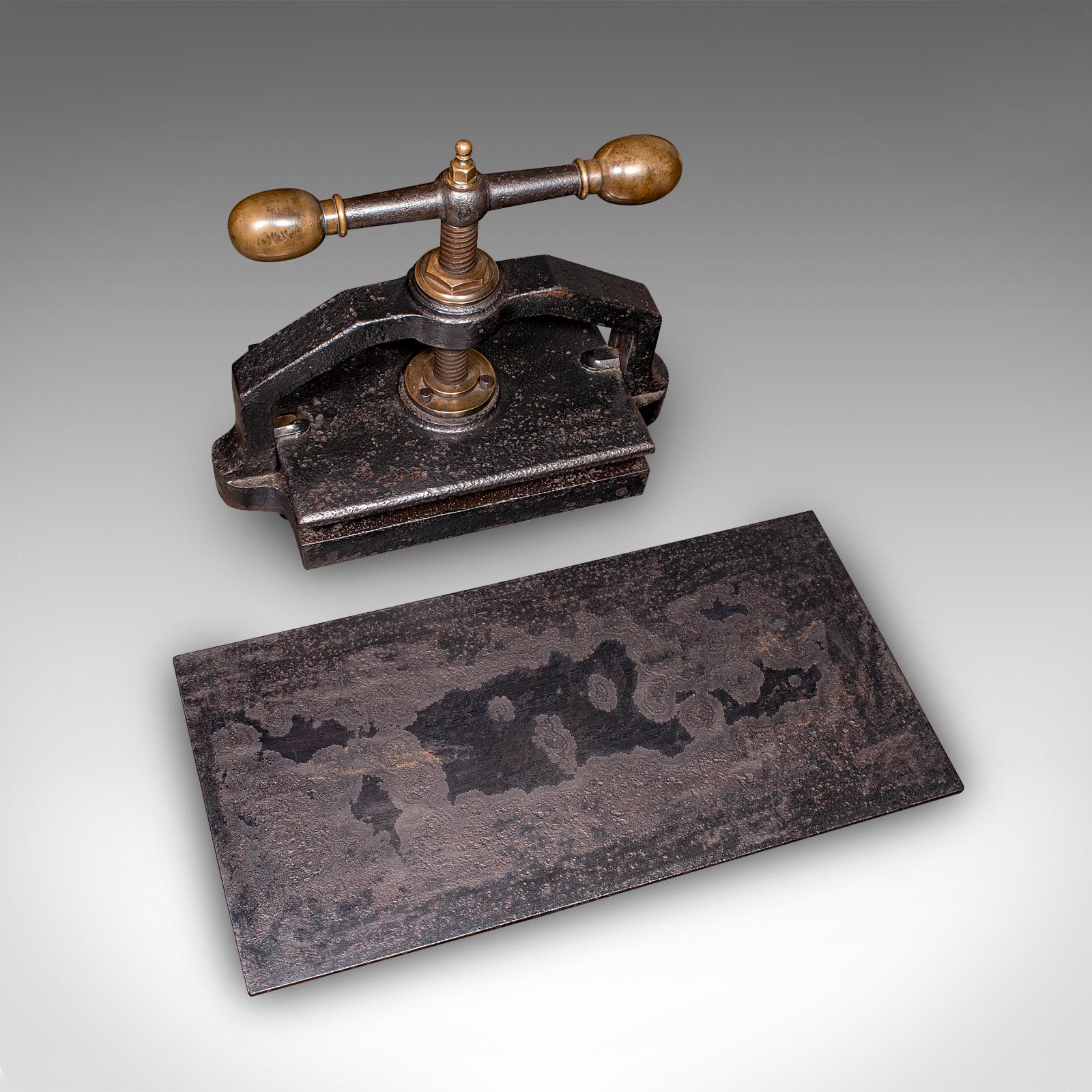 Prensa de Libros Pesada Antigua, Hierro Fundido Inglés, Bronce, Encuadernadora Industrial, Georgiana en venta 6