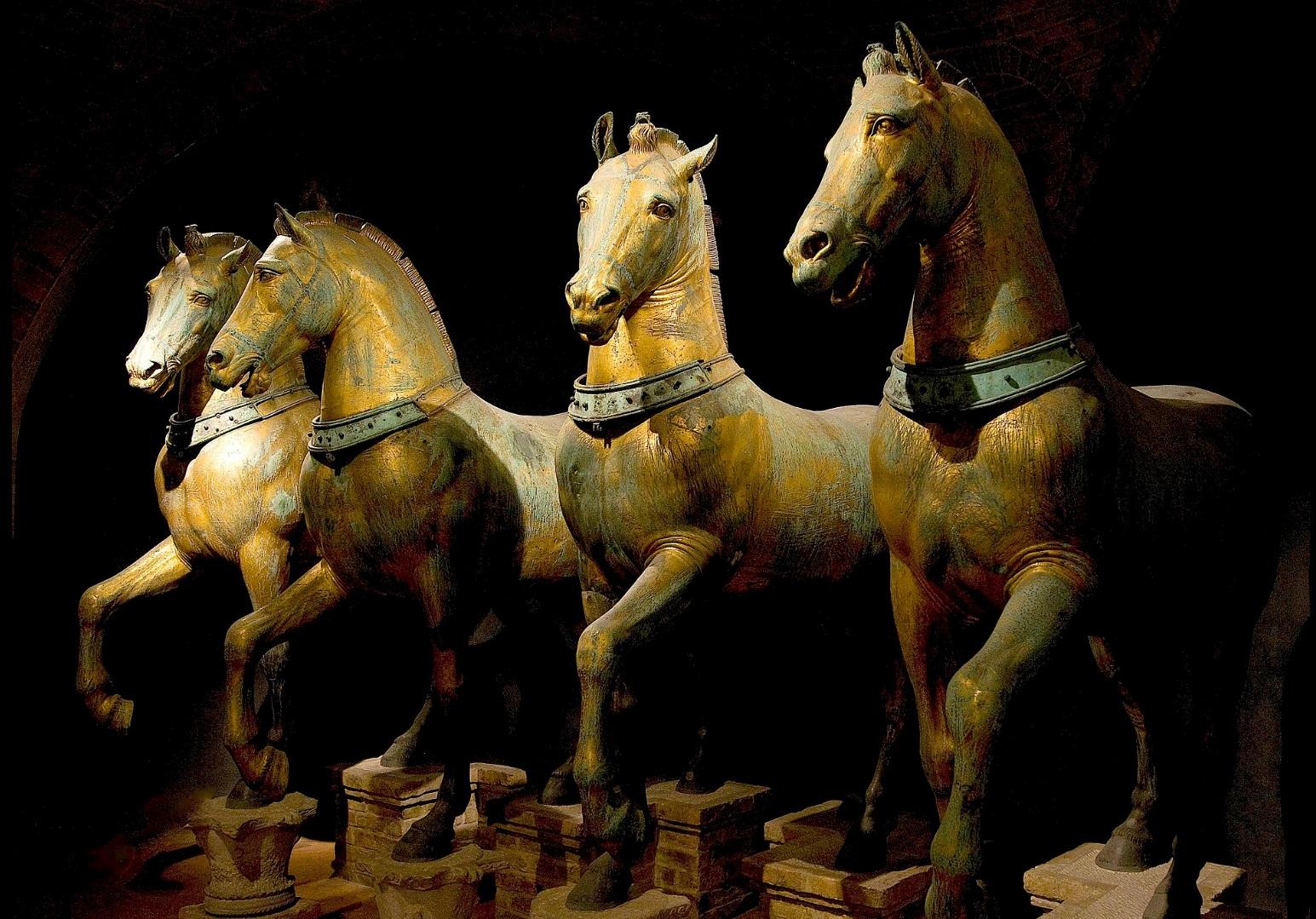 Royal House Antiques

The House of Antiques a le plaisir d'offrir à la vente ce superbe bronze du Grand Tour des chevaux de Saint-Marc, fabriqué à la main en Italie vers 1880. 

Il s'agit d'un exemplaire original et non d'une reproduction