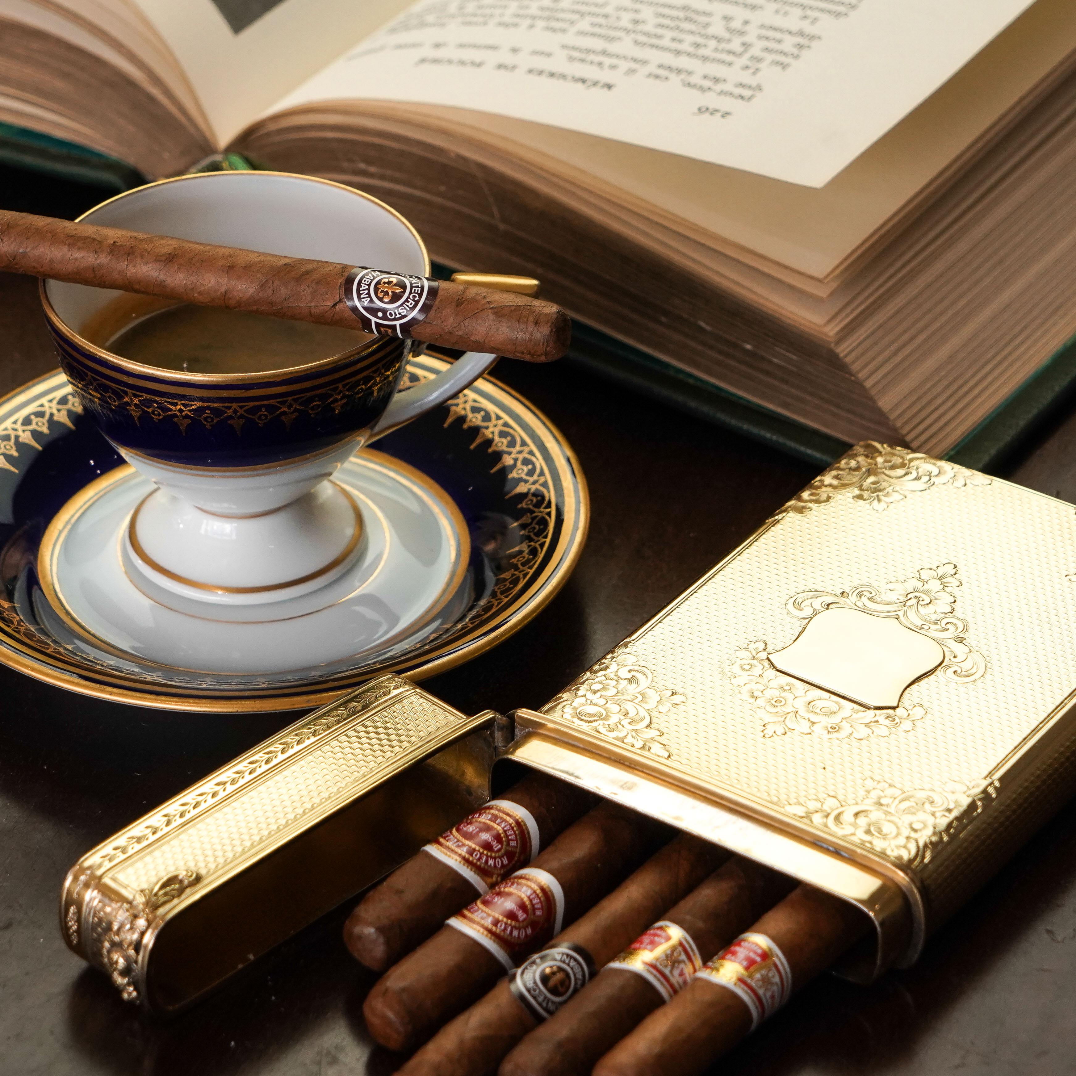 Heavy Antique Victorian Sterling Silver Gilt Cigar/Cheroot Case - London 1850 For Sale 4