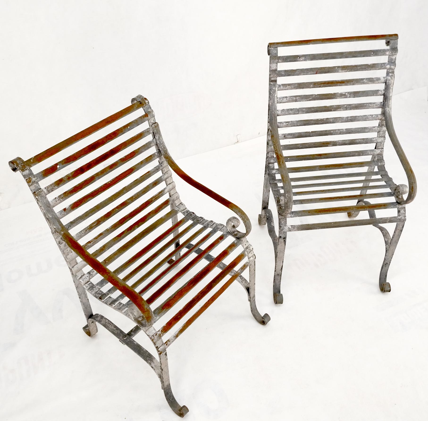 Chaises d'extérieur en fer forgé ancien His & Hers en vente 3