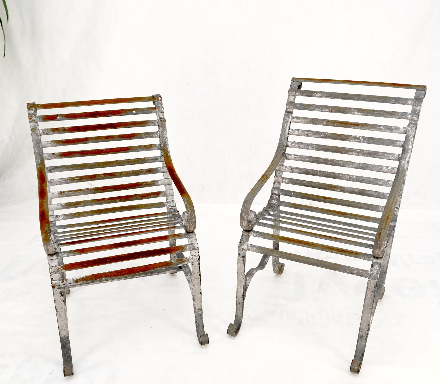 Antike antike schmiedeeiserne Stühle für den Außenbereich His & Hers im Angebot 1