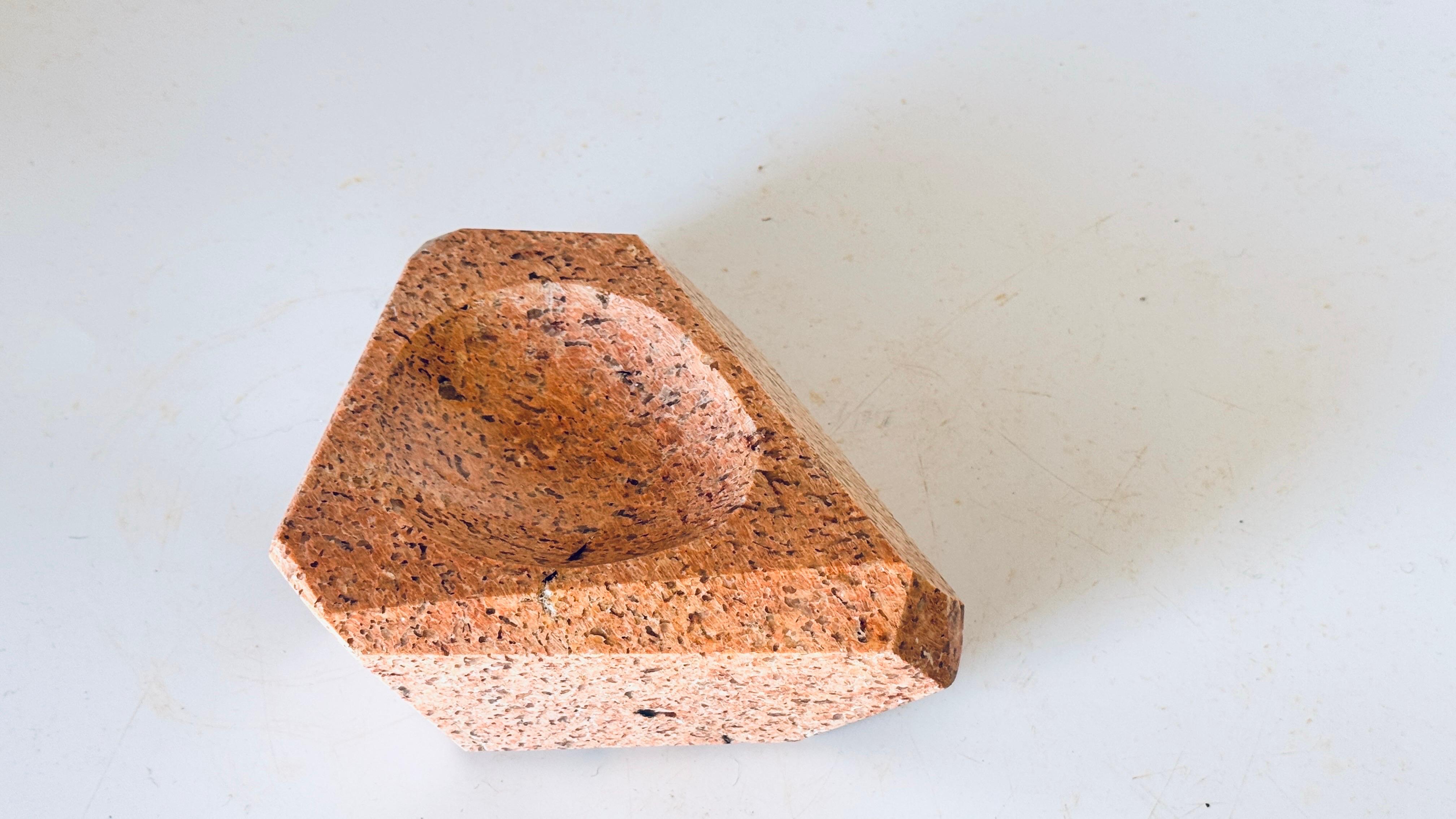 Heavy Art Deco Ashtray, 1930s, Straight Lines Inspired by Bauhaus Pink Marble For Sale 4