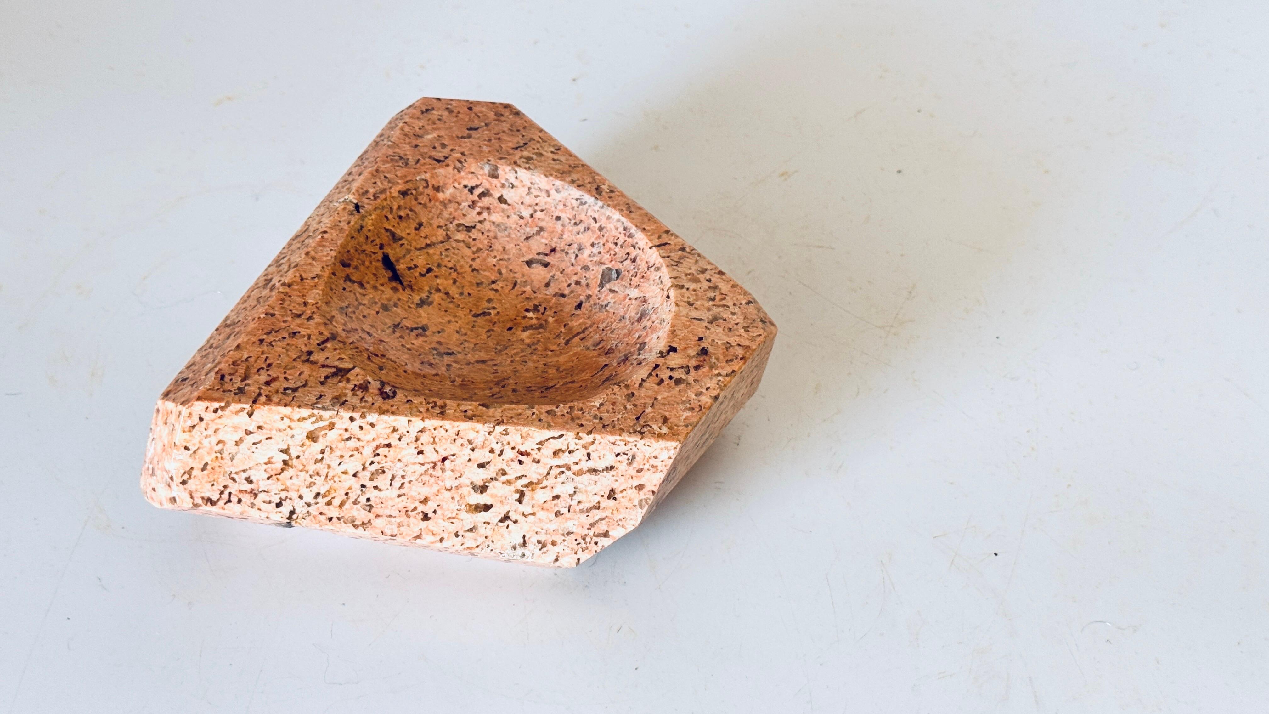 Heavy Art Deco Ashtray, 1930s, Straight Lines Inspired by Bauhaus Pink Marble For Sale 5