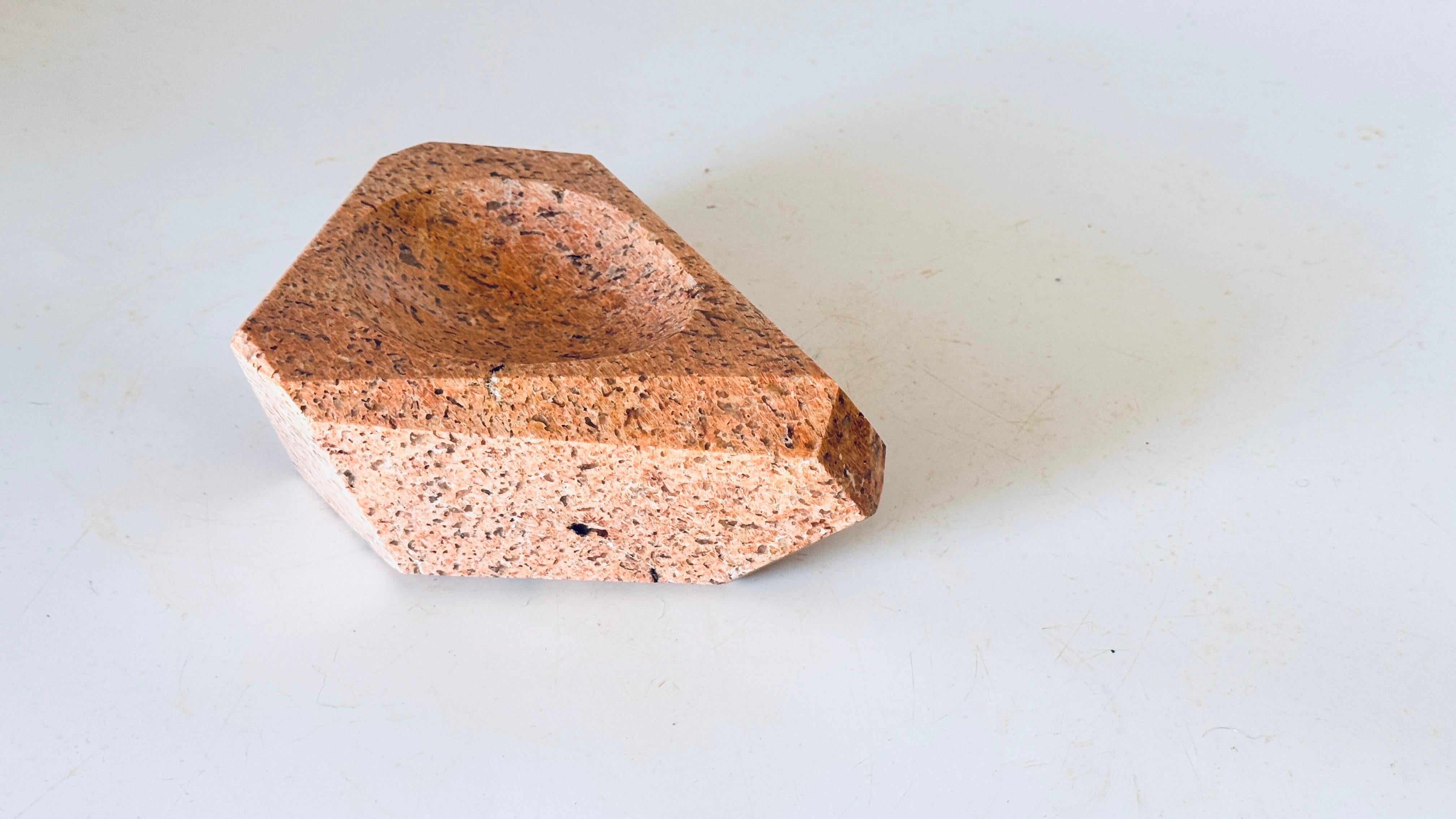 Heavy Art Deco Ashtray, 1930s, Straight Lines Inspired by Bauhaus Pink Marble For Sale 7