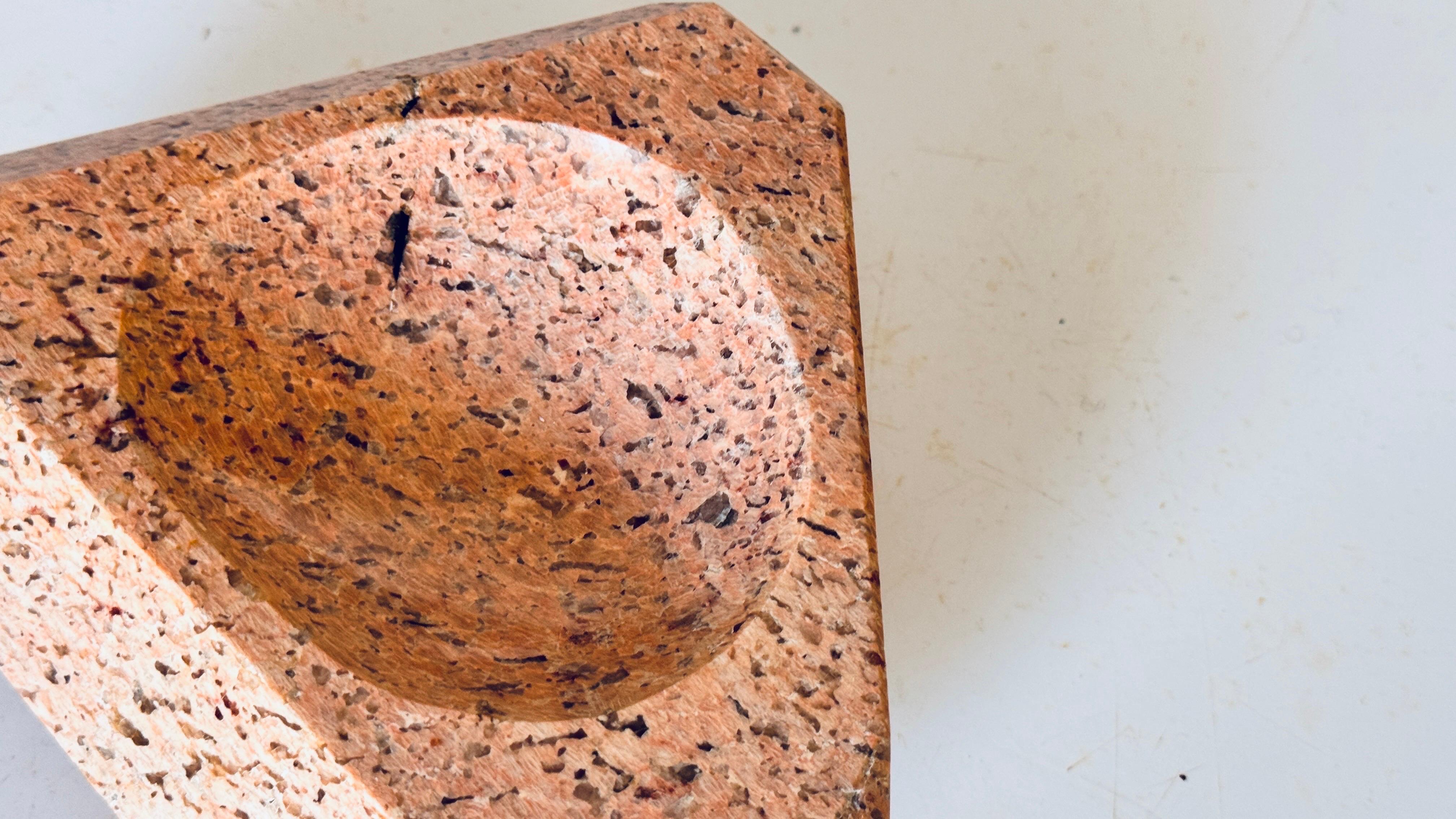 Heavy Art Deco Ashtray, 1930s, Straight Lines Inspired by Bauhaus Pink Marble In Good Condition For Sale In Auribeau sur Siagne, FR