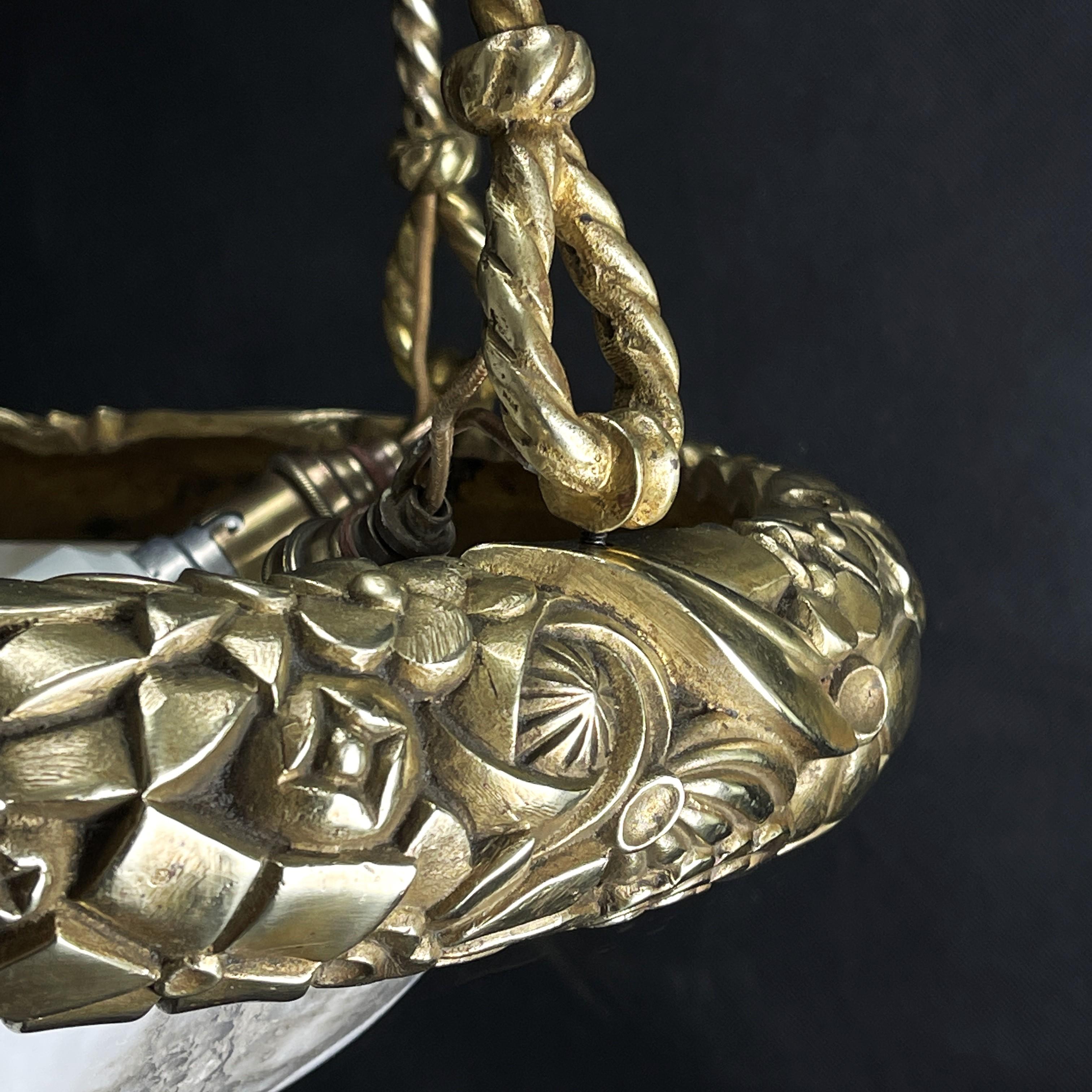 Lampe suspendue Art Déco lourde en bronze Lampe en forme de bol en albâtre, années 1920 en vente 1