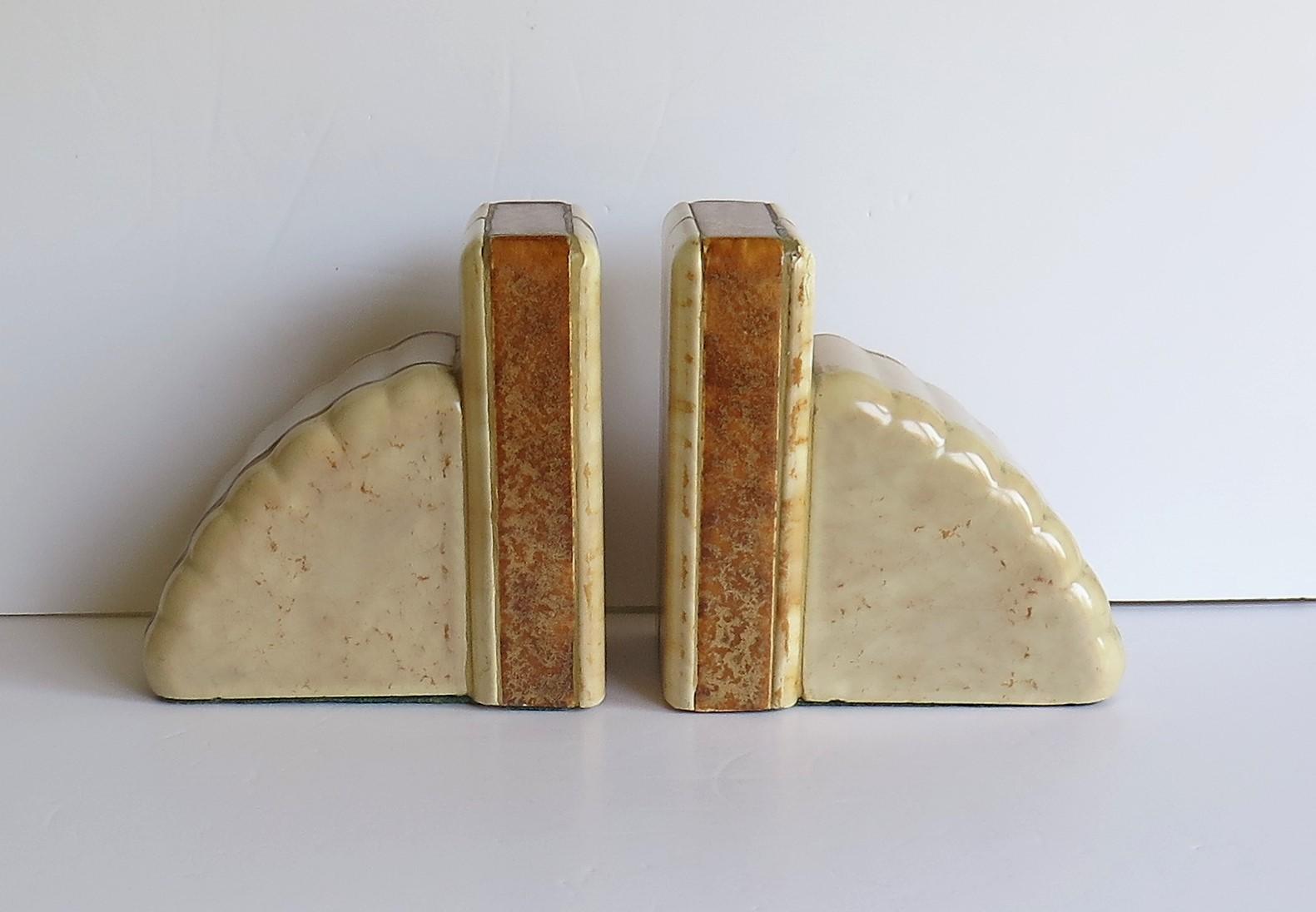 Heavy Art Deco Marble Bookends Hand Carved Scallop Shell Design, French Ca 1920s In Good Condition In Lincoln, Lincolnshire