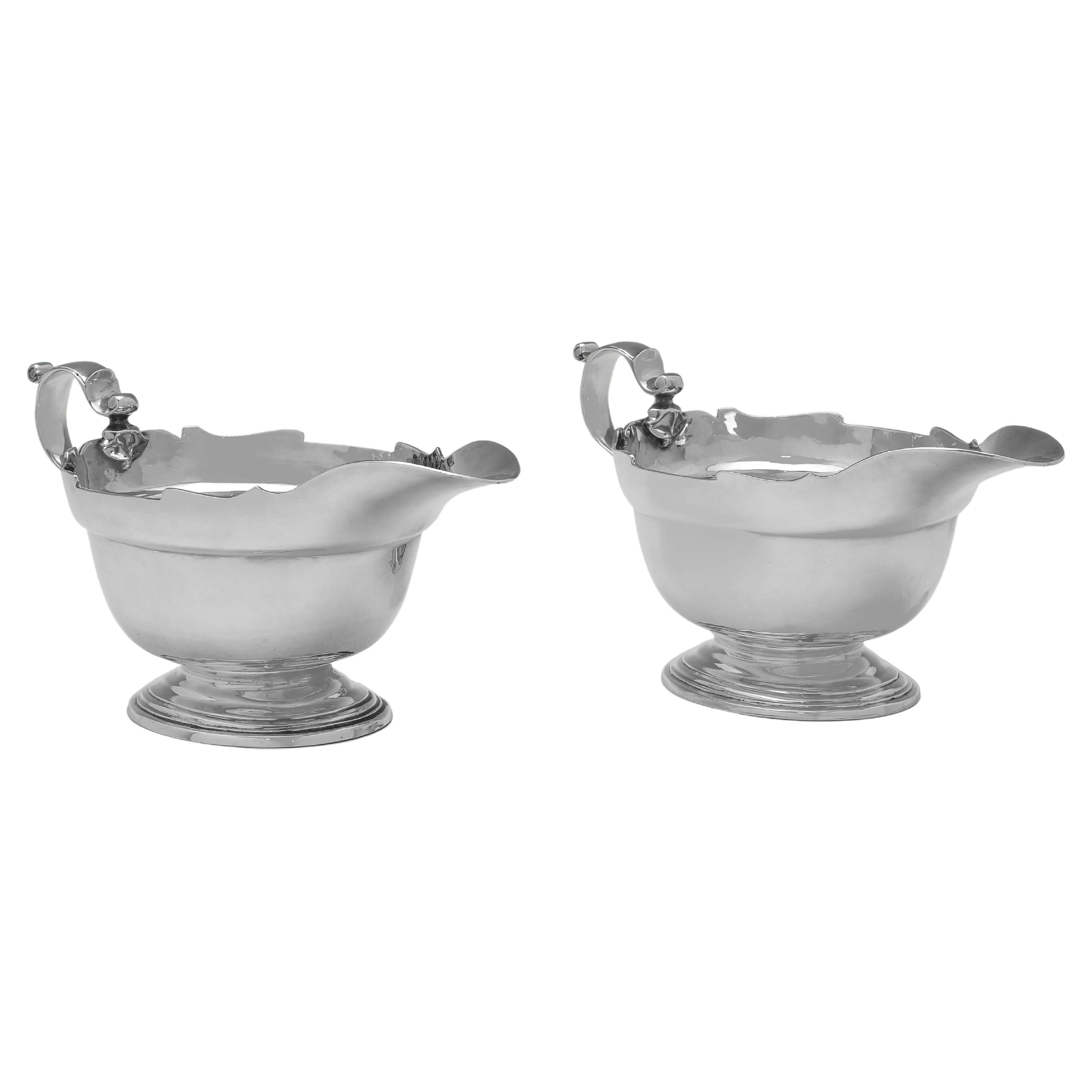 Heavy Art Deco Period Pair of Sterling Silver Gravy Boats, London 1932 / 1933