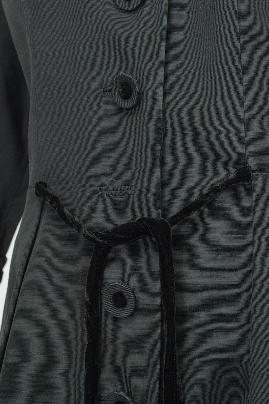 Robe circulaire en faille de soie noire à taille chemise avec bordure en velours, M-L, fin des années 1940 en vente 5