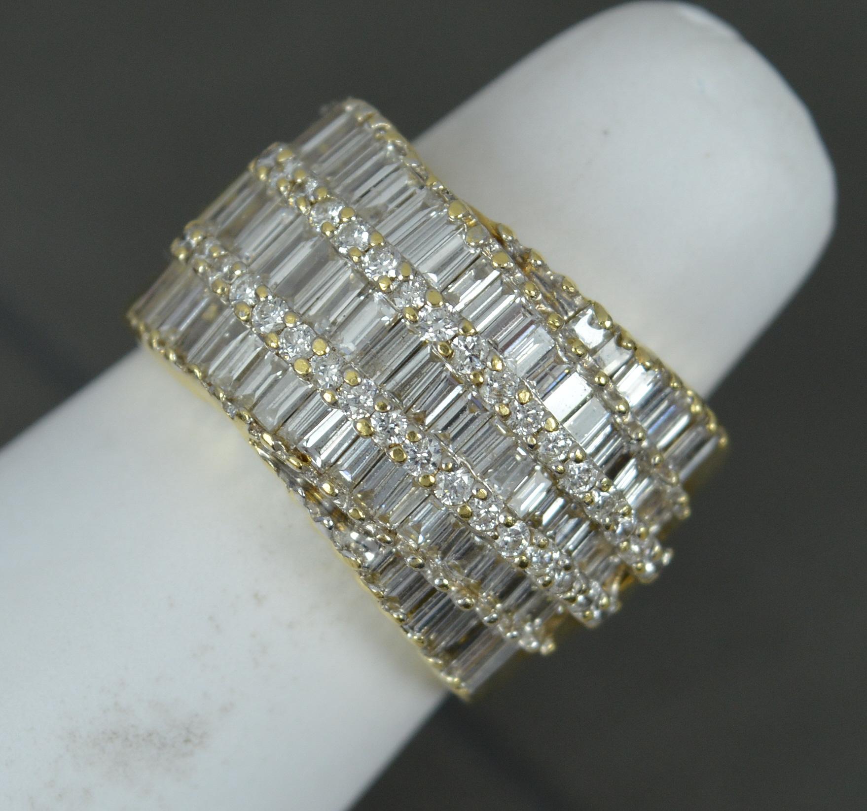 Heavy Bling 3.00 Carat Diamond and 18 Carat Yellow Gold Cluster Ring For Sale 2